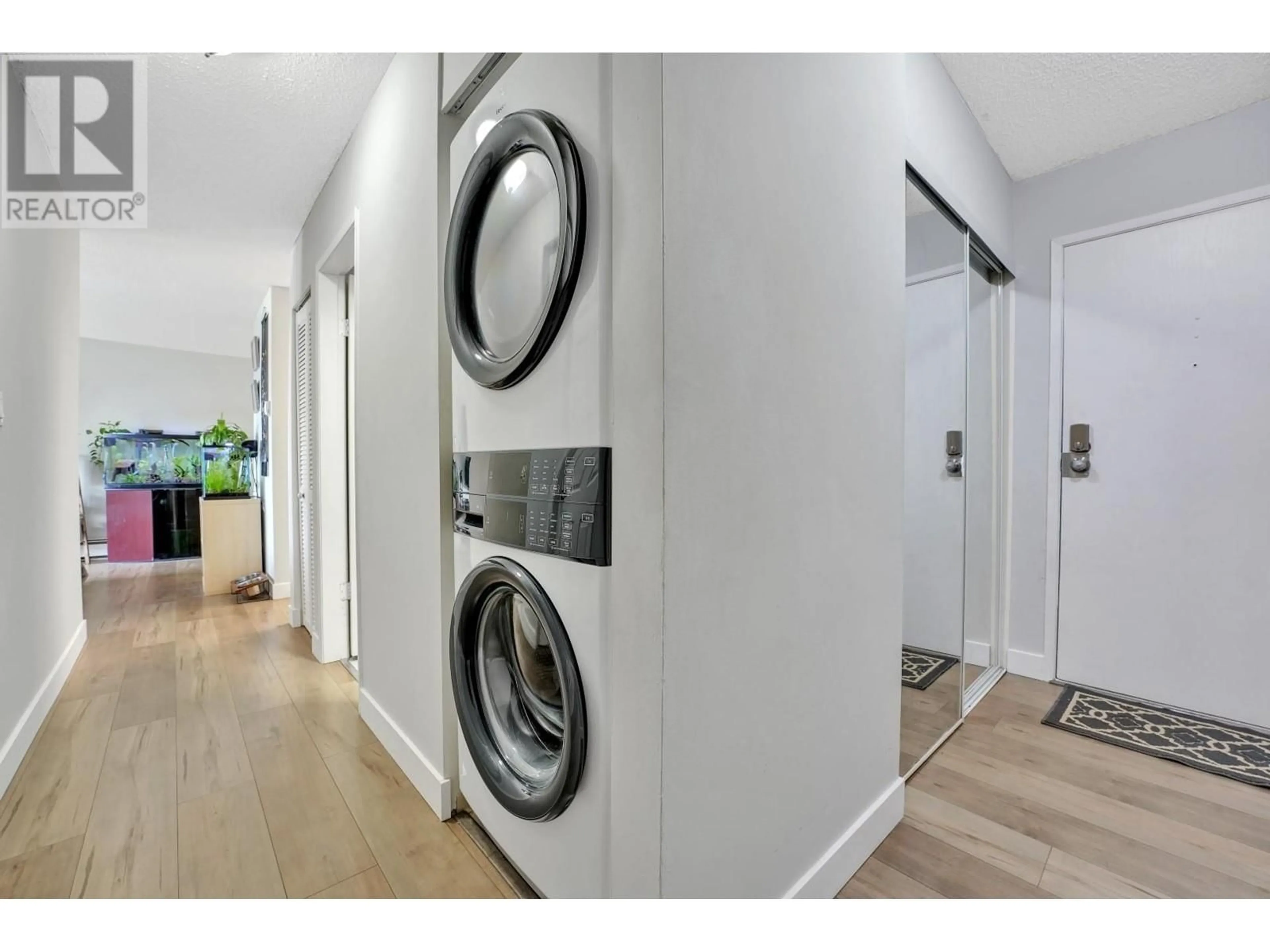Indoor entryway for 205 - 2425 SHAUGHNESSY STREET, Port Coquitlam British Columbia V3C3E6