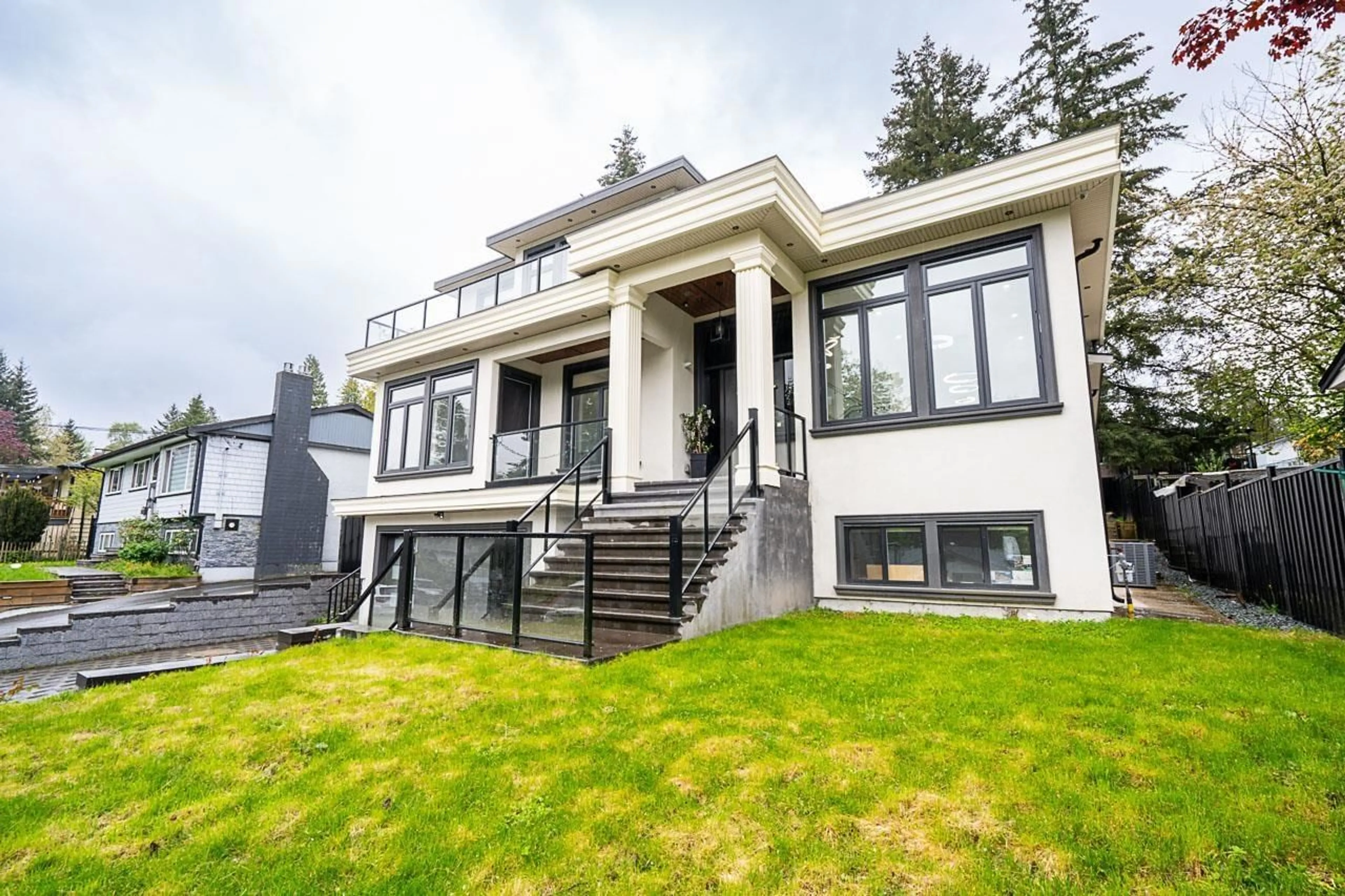 Home with vinyl exterior material, mountain view for 11370 GLEN AVON, Surrey British Columbia V3R4Y6