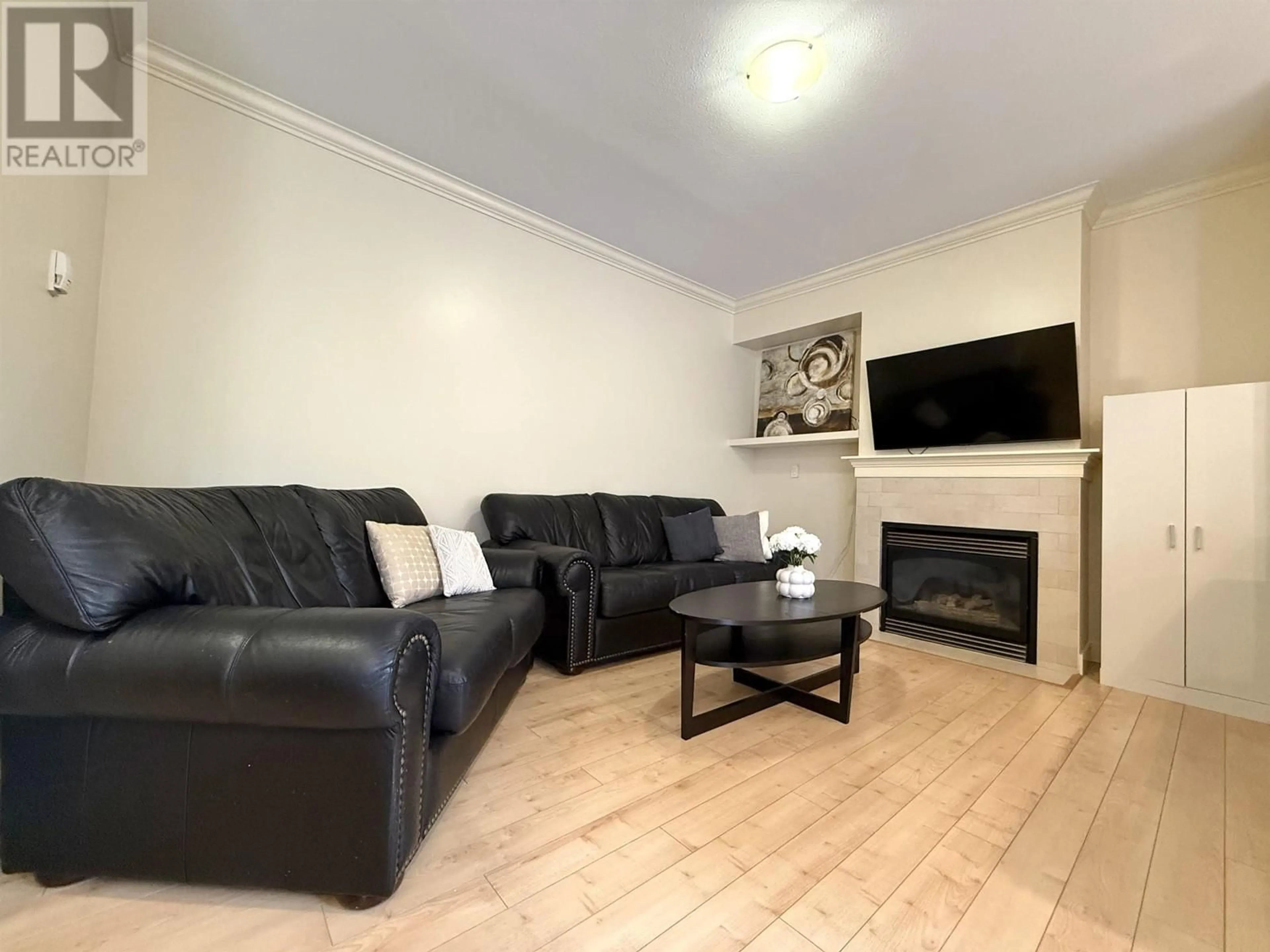 Living room with furniture, wood/laminate floor for 34 - 12251 NO 2 ROAD, Richmond British Columbia V7E0A3