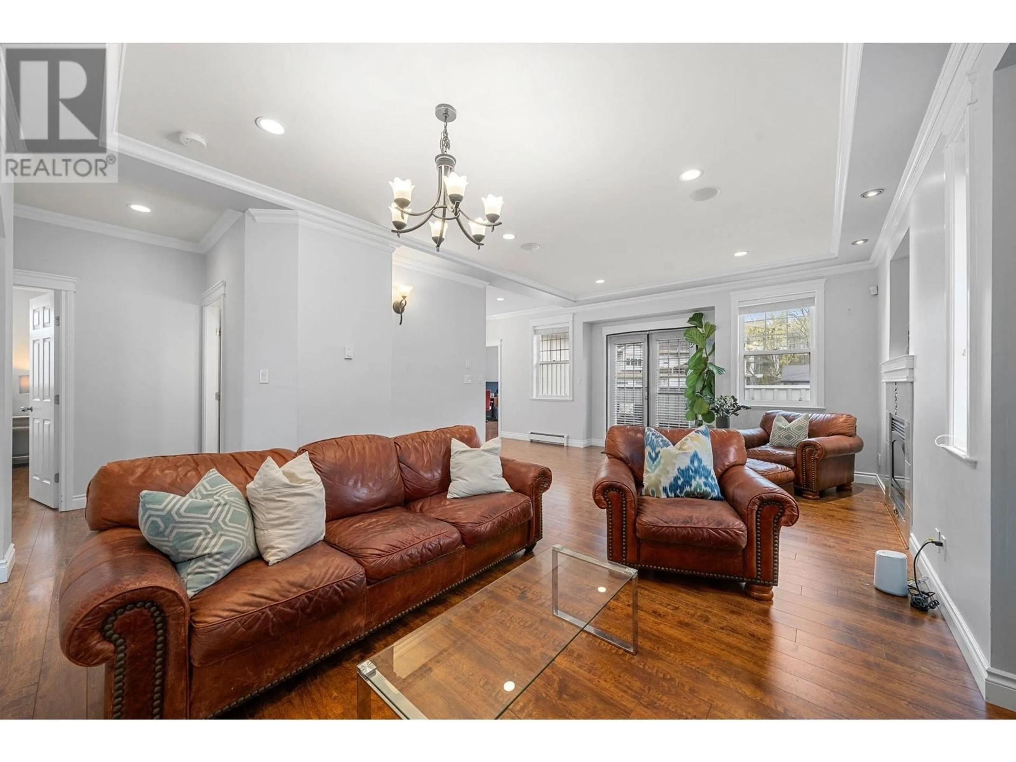 Living room with furniture, unknown for 38131 HARBOUR VIEW PLACE, Squamish British Columbia V8B0J2