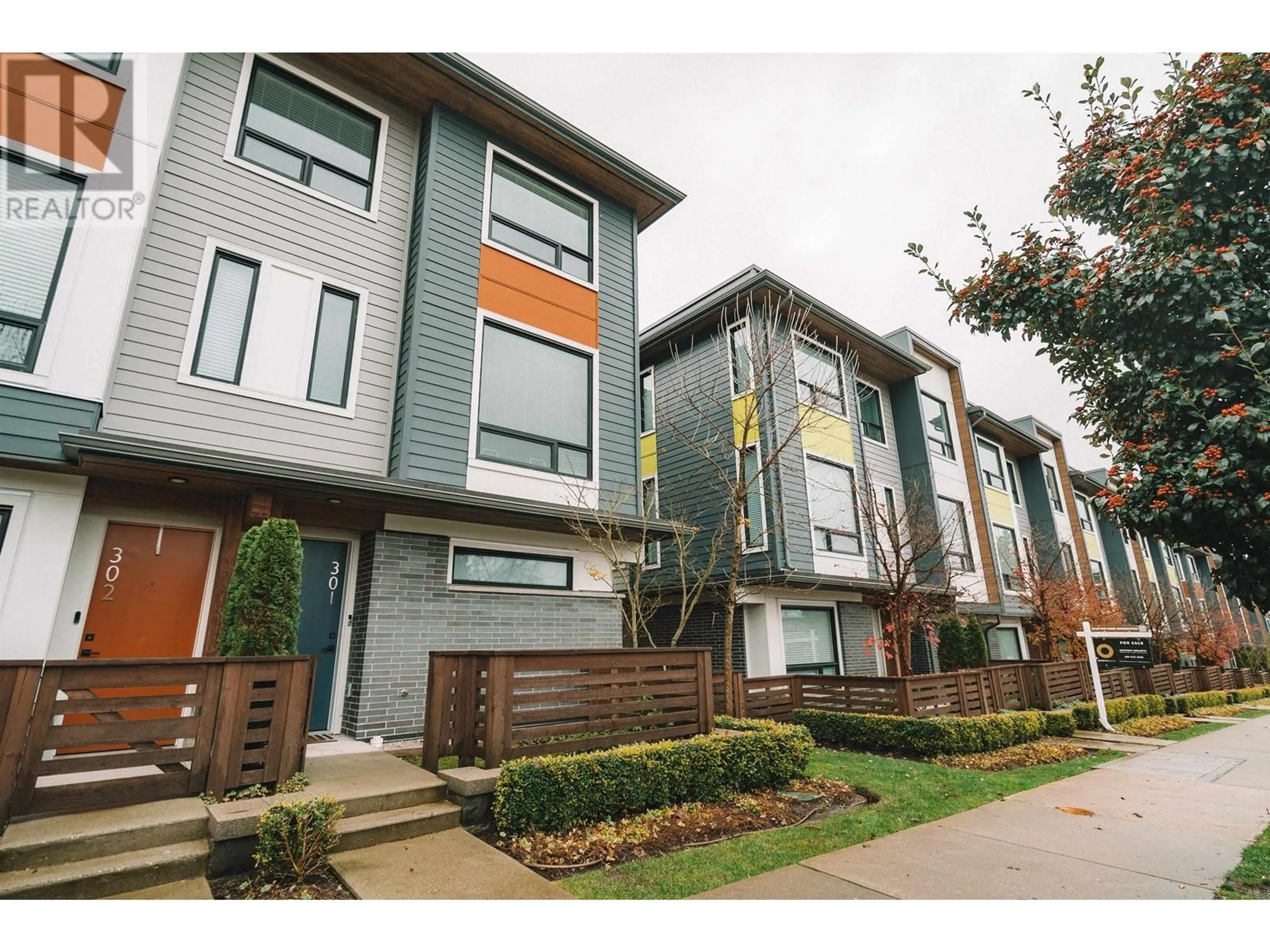 Patio, street for 301 - 3105 ST GEORGE STREET, Port Moody British Columbia V3H0J7
