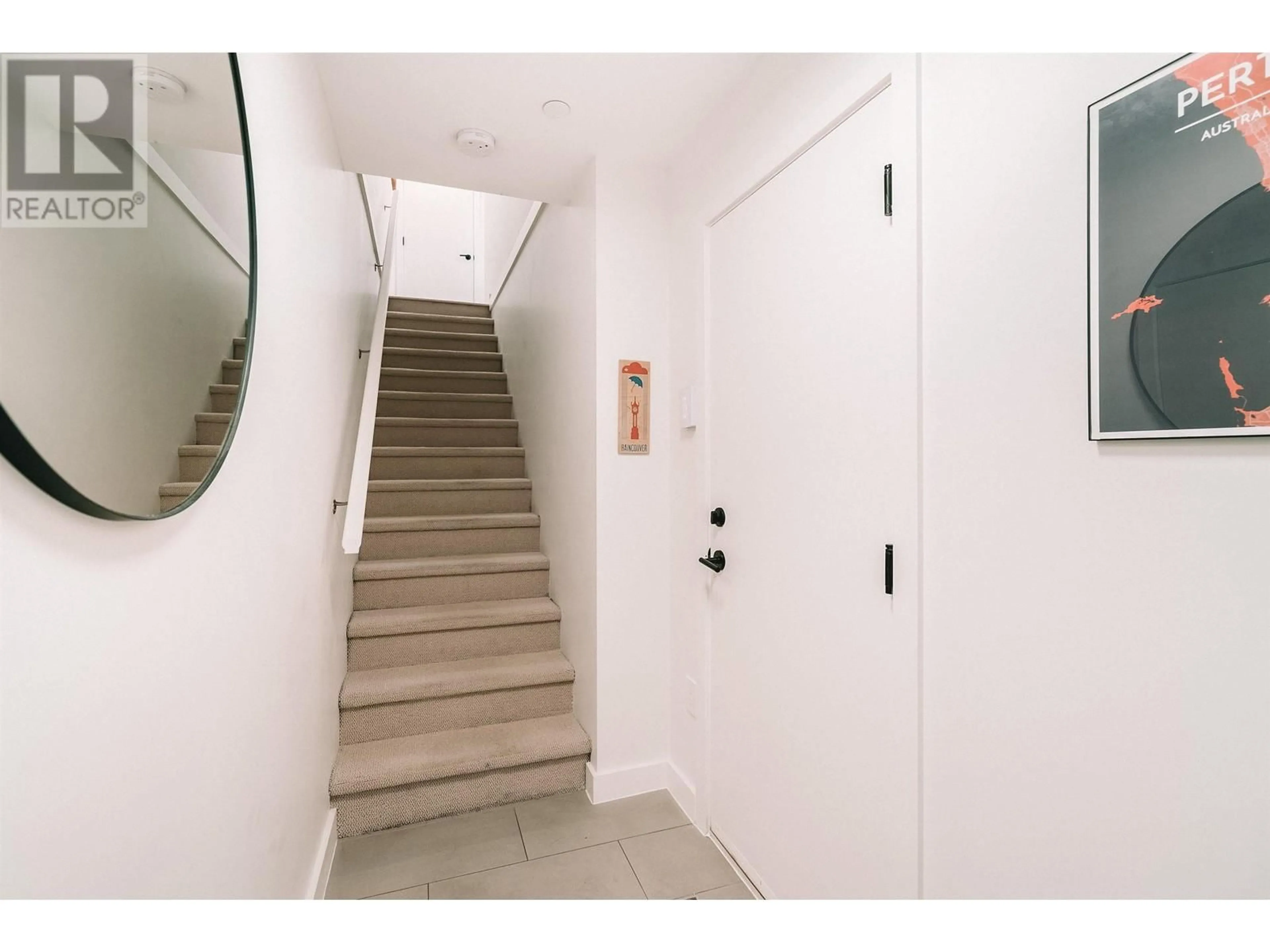 Indoor foyer for 301 - 3105 ST GEORGE STREET, Port Moody British Columbia V3H0J7
