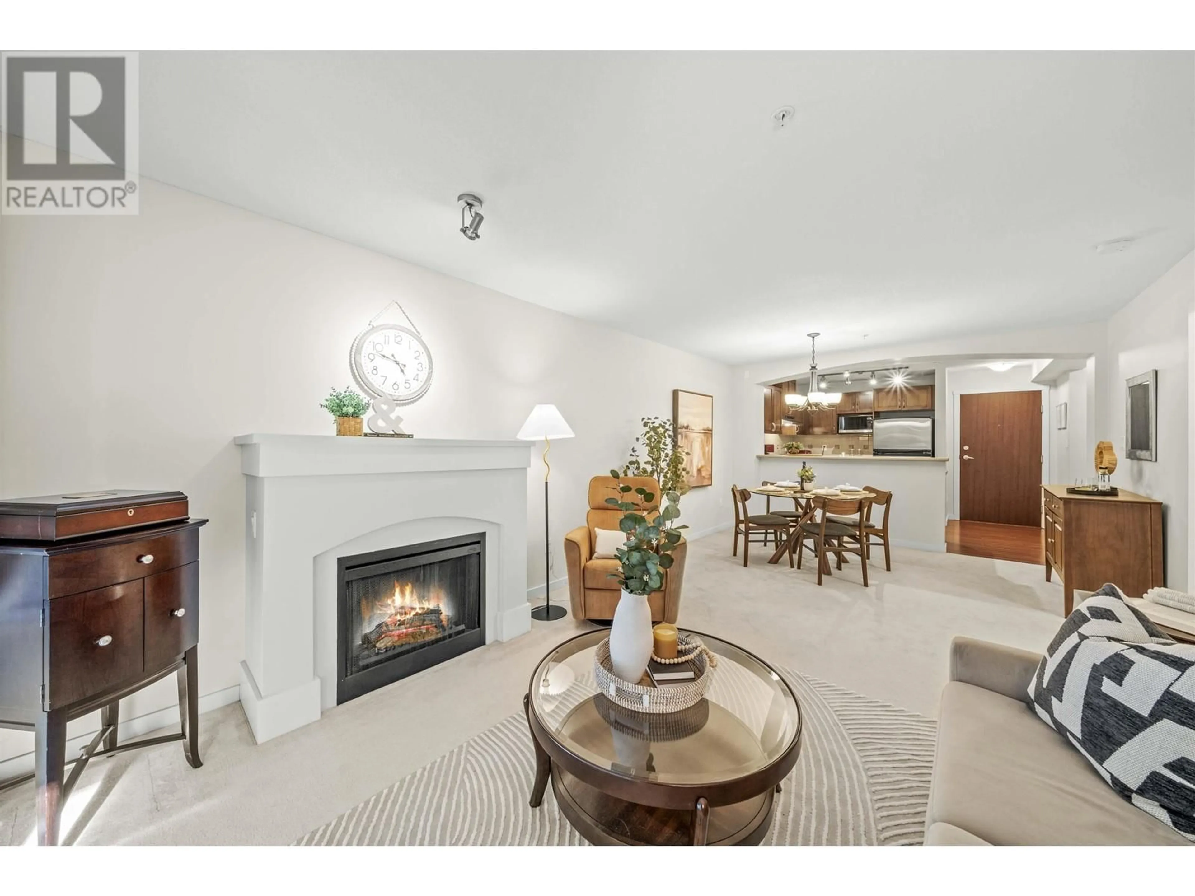 Living room with furniture, unknown for 307 - 2959 SILVER SPRINGS BOULEVARD, Coquitlam British Columbia V3E3S5