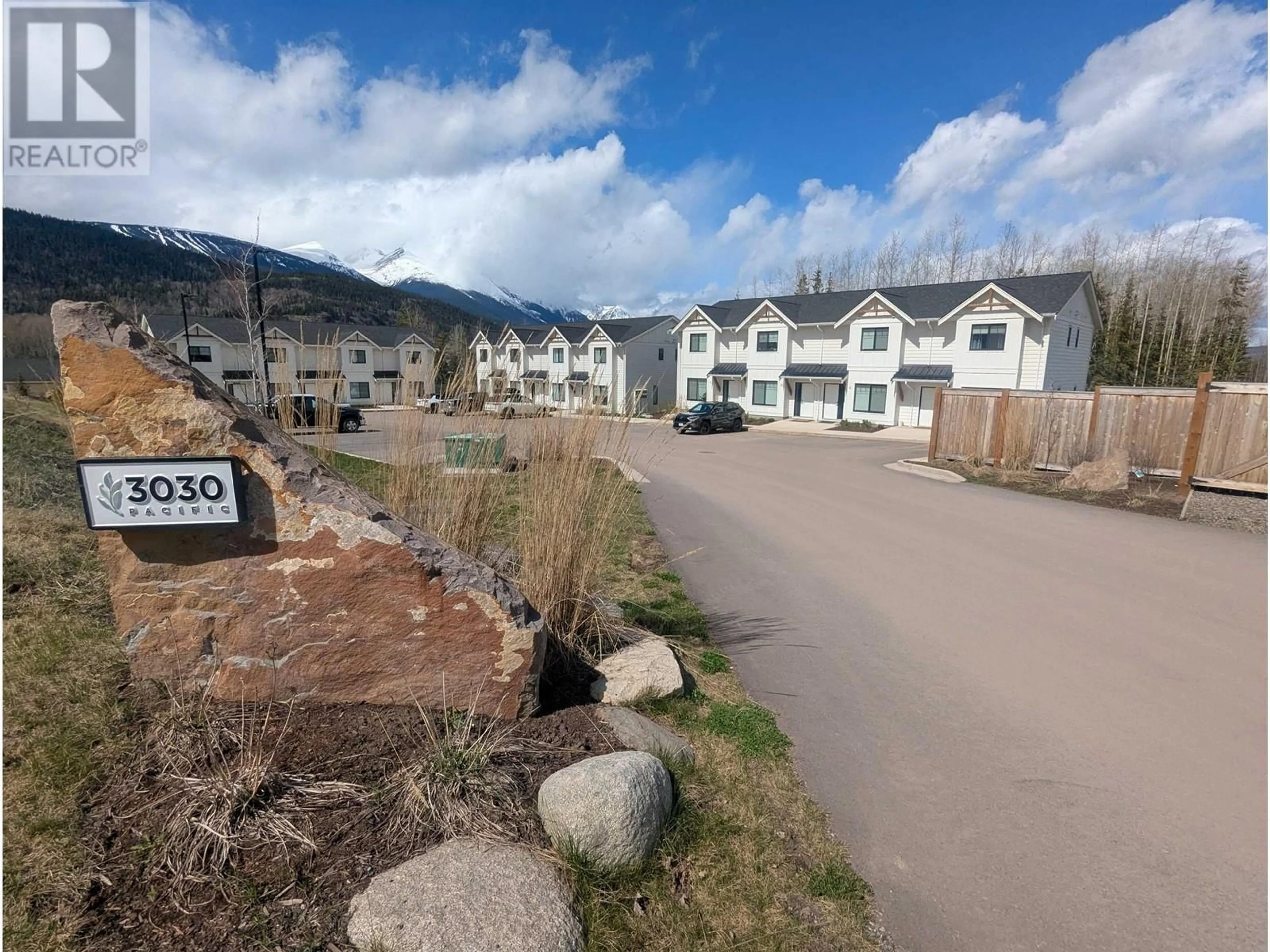 A pic from outside/outdoor area/front of a property/back of a property/a pic from drone, mountain view for 6 - 3030 PACIFIC STREET, Smithers British Columbia V0J2N0