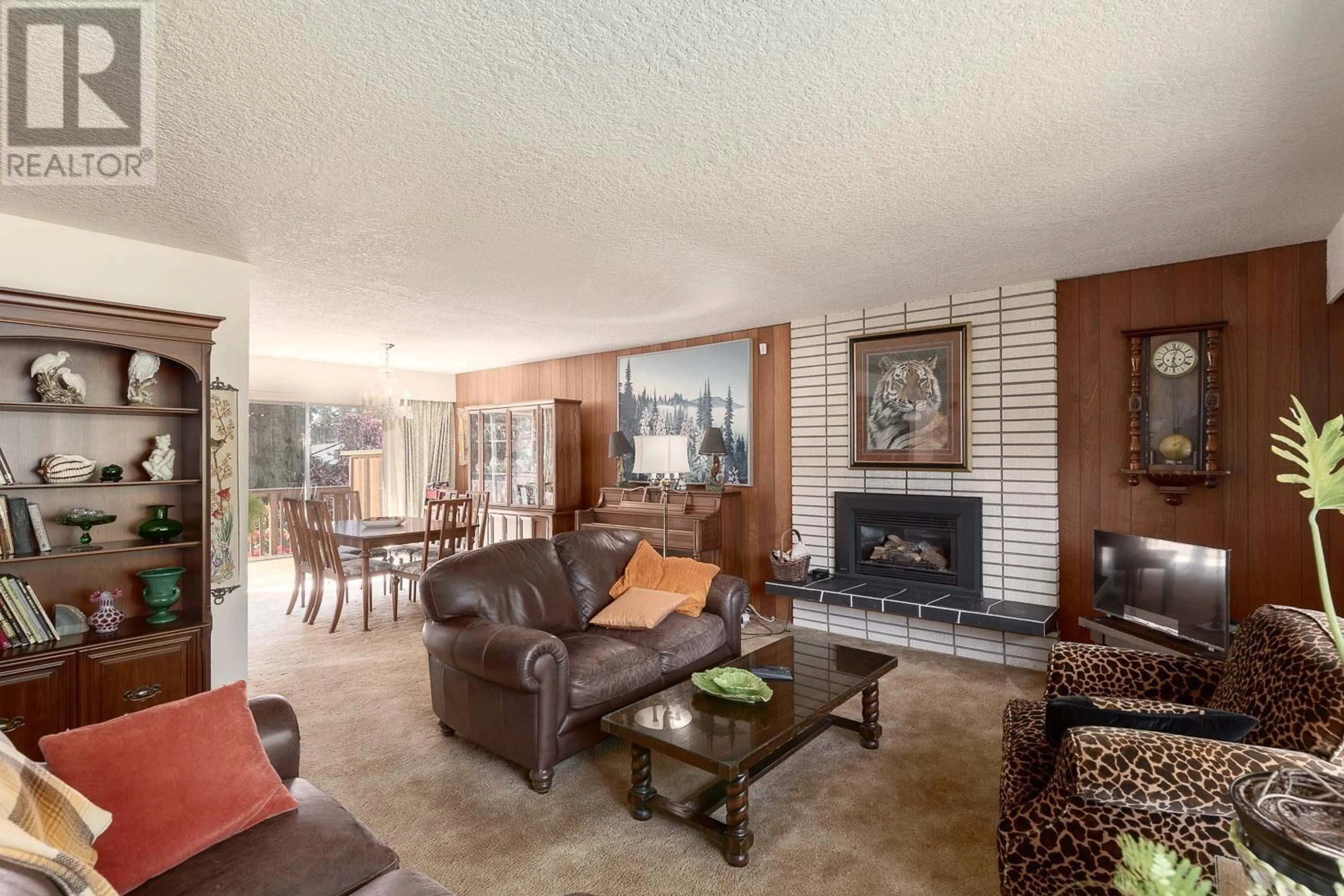 Living room with furniture, unknown for 1715 ROSS ROAD, North Vancouver British Columbia V7J1V8