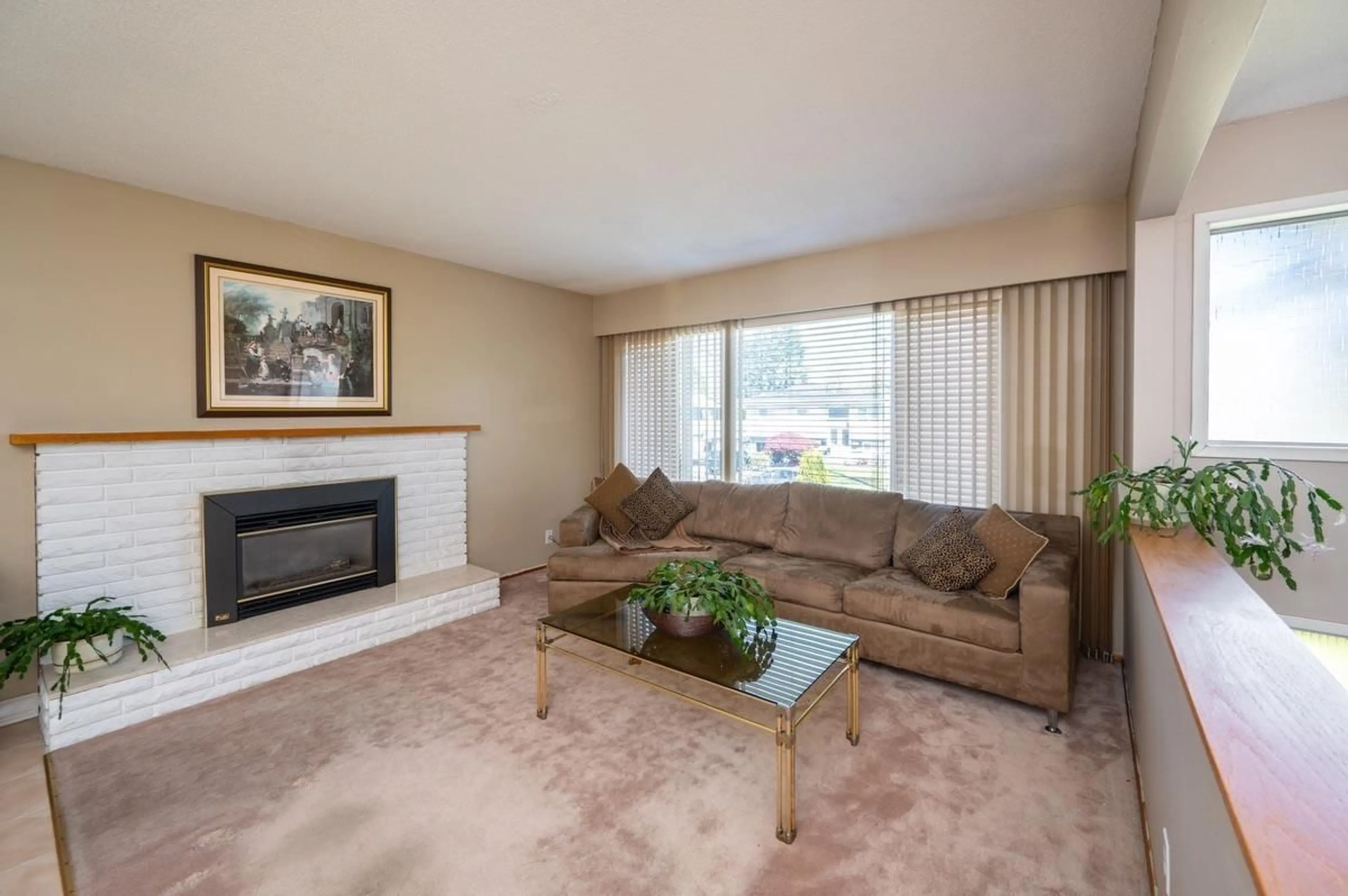 Living room with furniture, carpet floor for 11496 85A, Delta British Columbia V4C2V5
