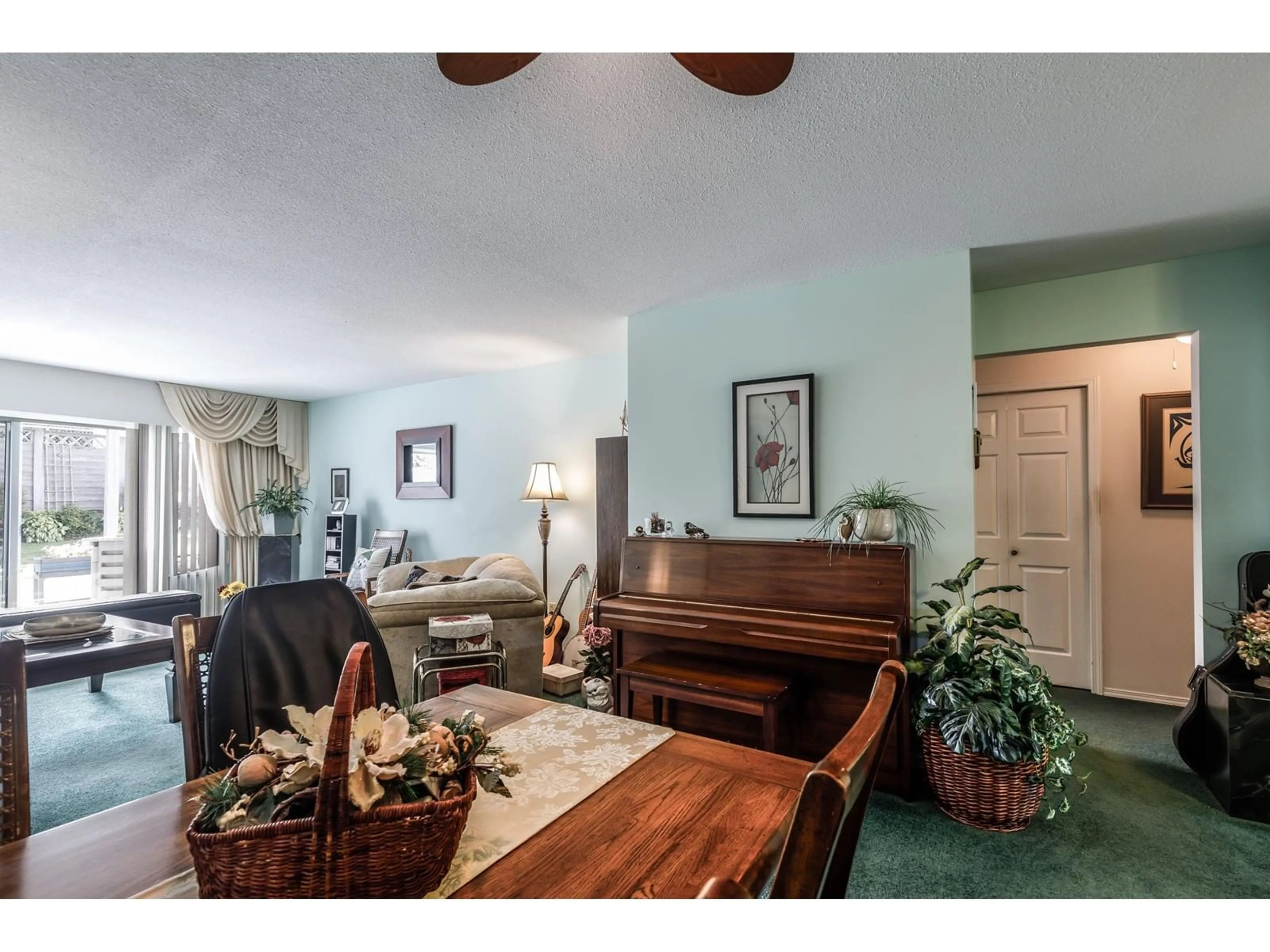 Living room with furniture, unknown for 23 - 32691 GARIBALDI, Abbotsford British Columbia V2T5T7