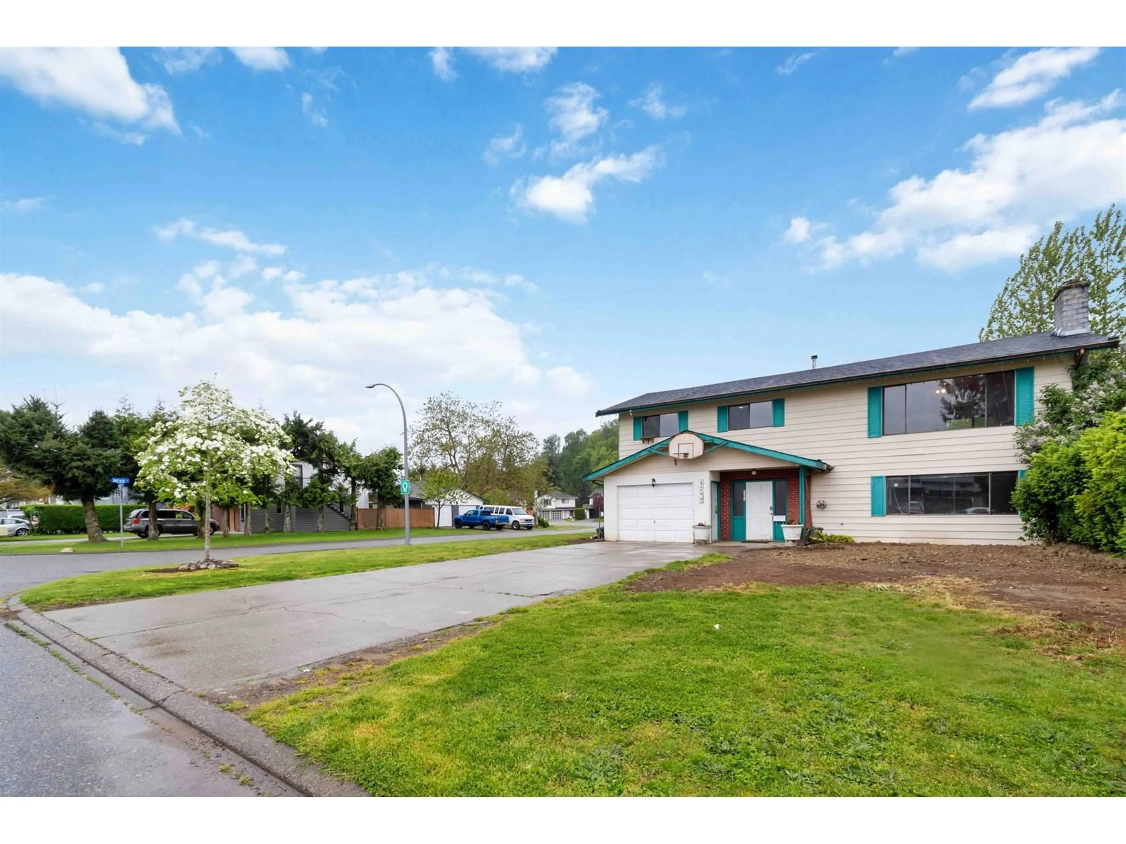 A pic from outside/outdoor area/front of a property/back of a property/a pic from drone, street for 3299 JERVIS, Abbotsford British Columbia V2T4R7