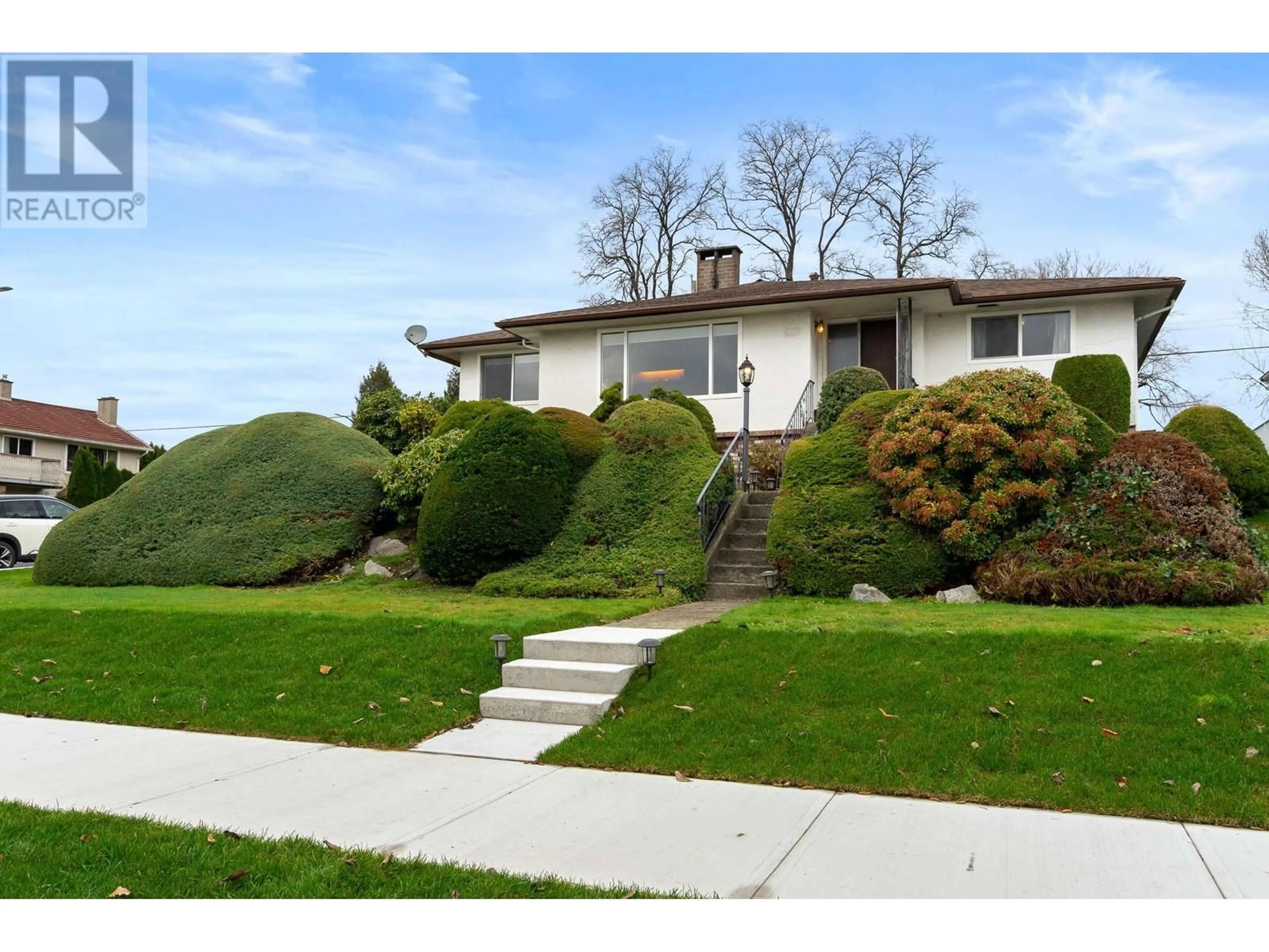 Home with vinyl exterior material, street for 6825 HYCREST DRIVE, Burnaby British Columbia V5B2X3