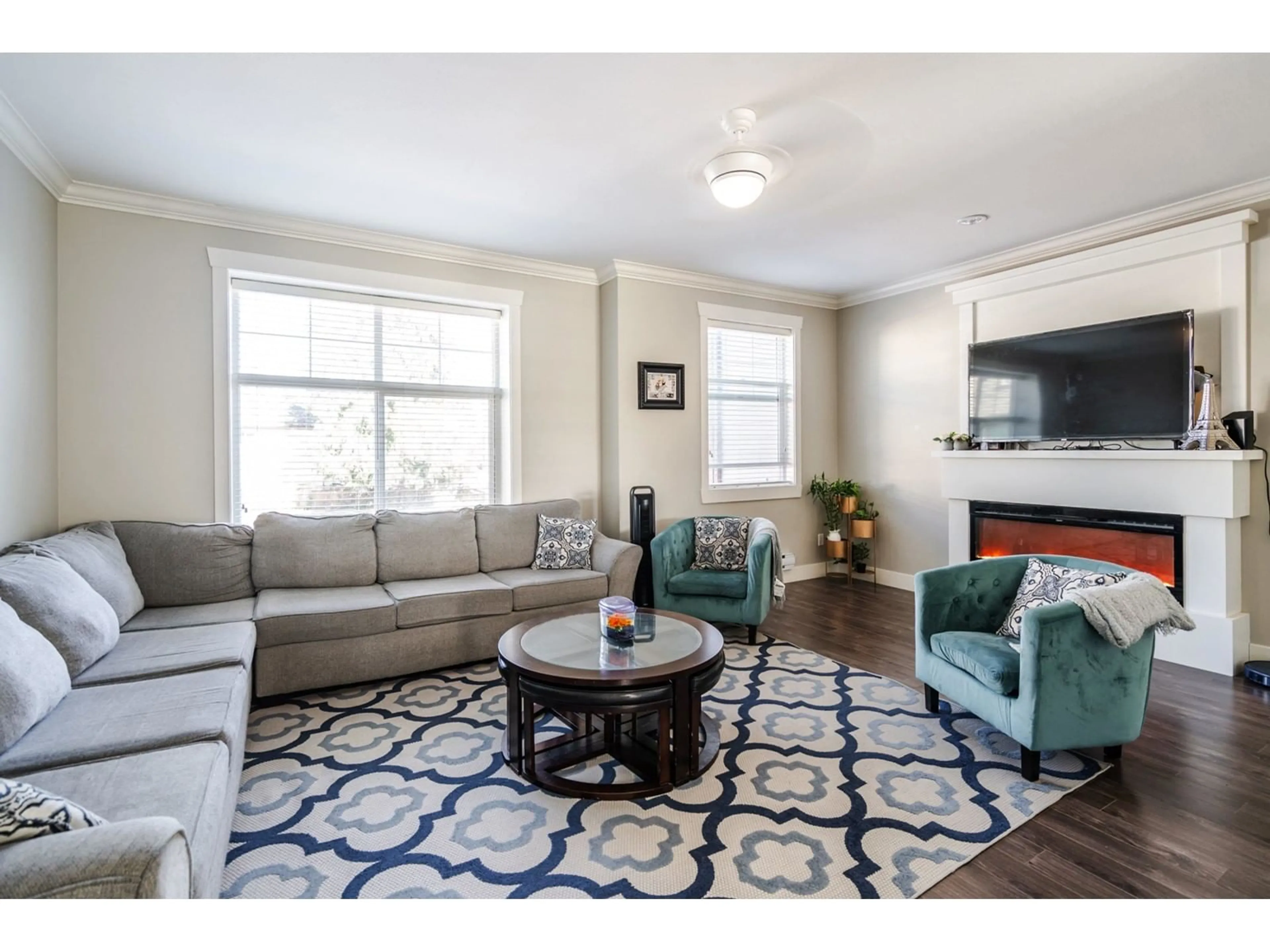 Living room with furniture, unknown for 10 - 33860 MARSHALL, Abbotsford British Columbia V2S0E8