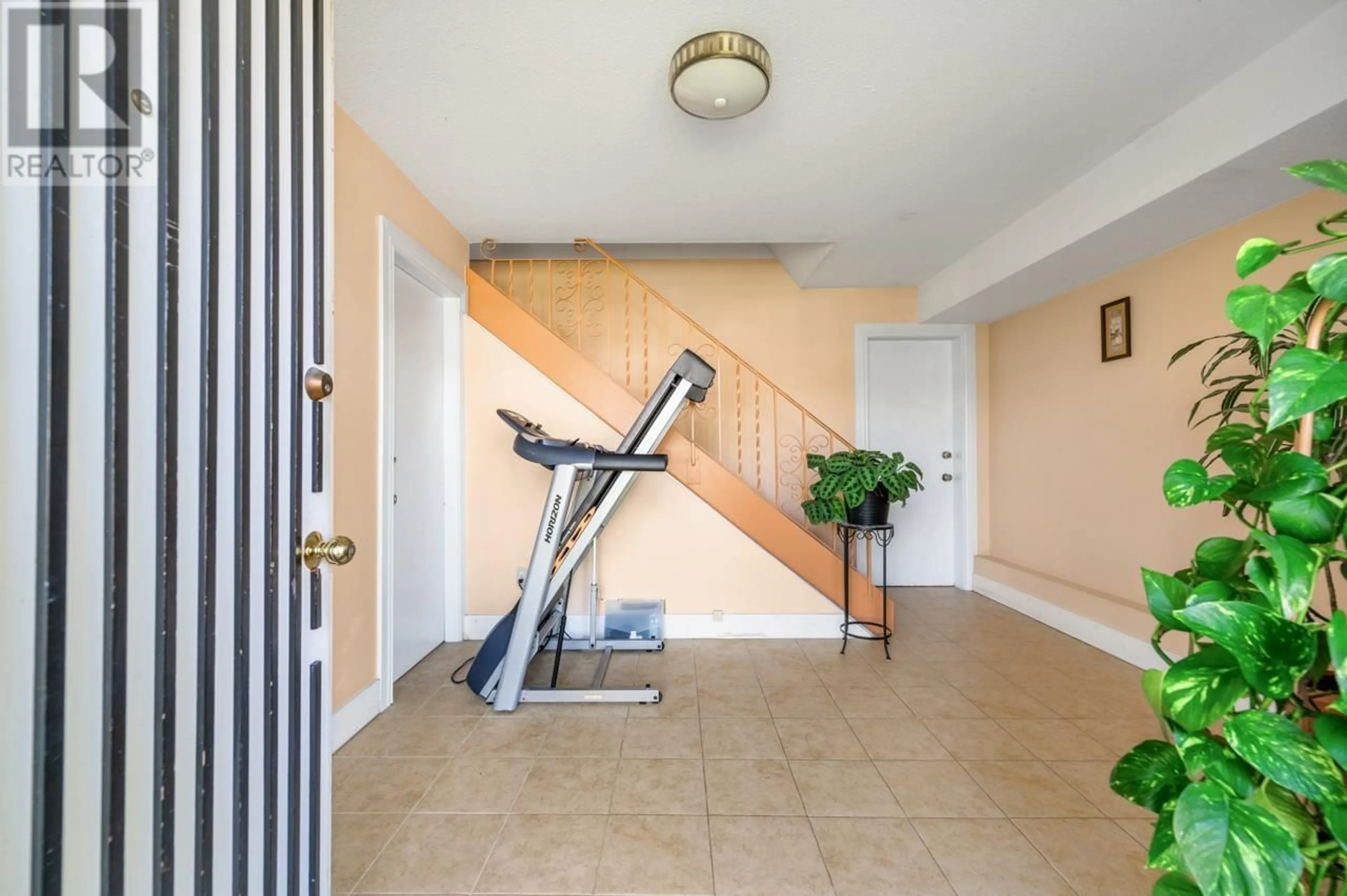 Indoor entryway for 10320 ALGONQUIN DRIVE, Richmond British Columbia V7A3A4