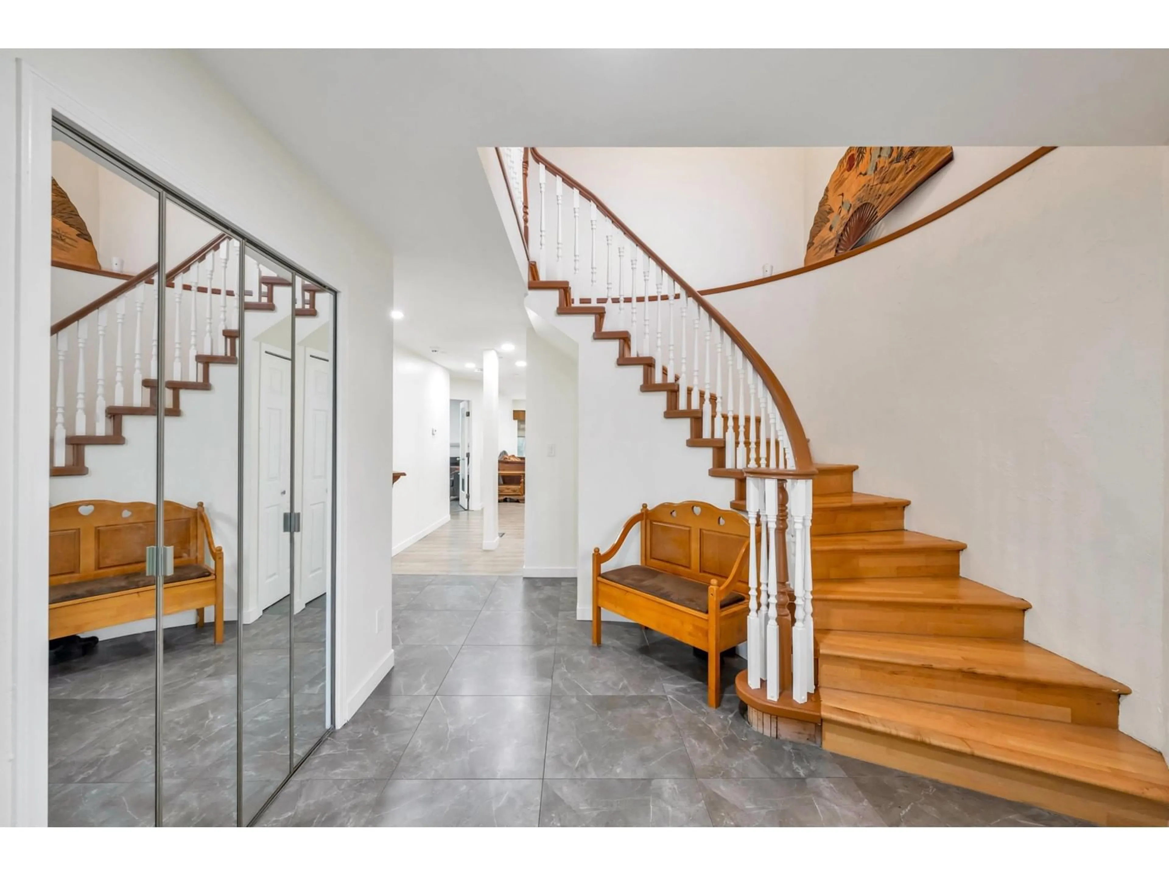Indoor foyer for 11142 85A, Delta British Columbia V4C7C8