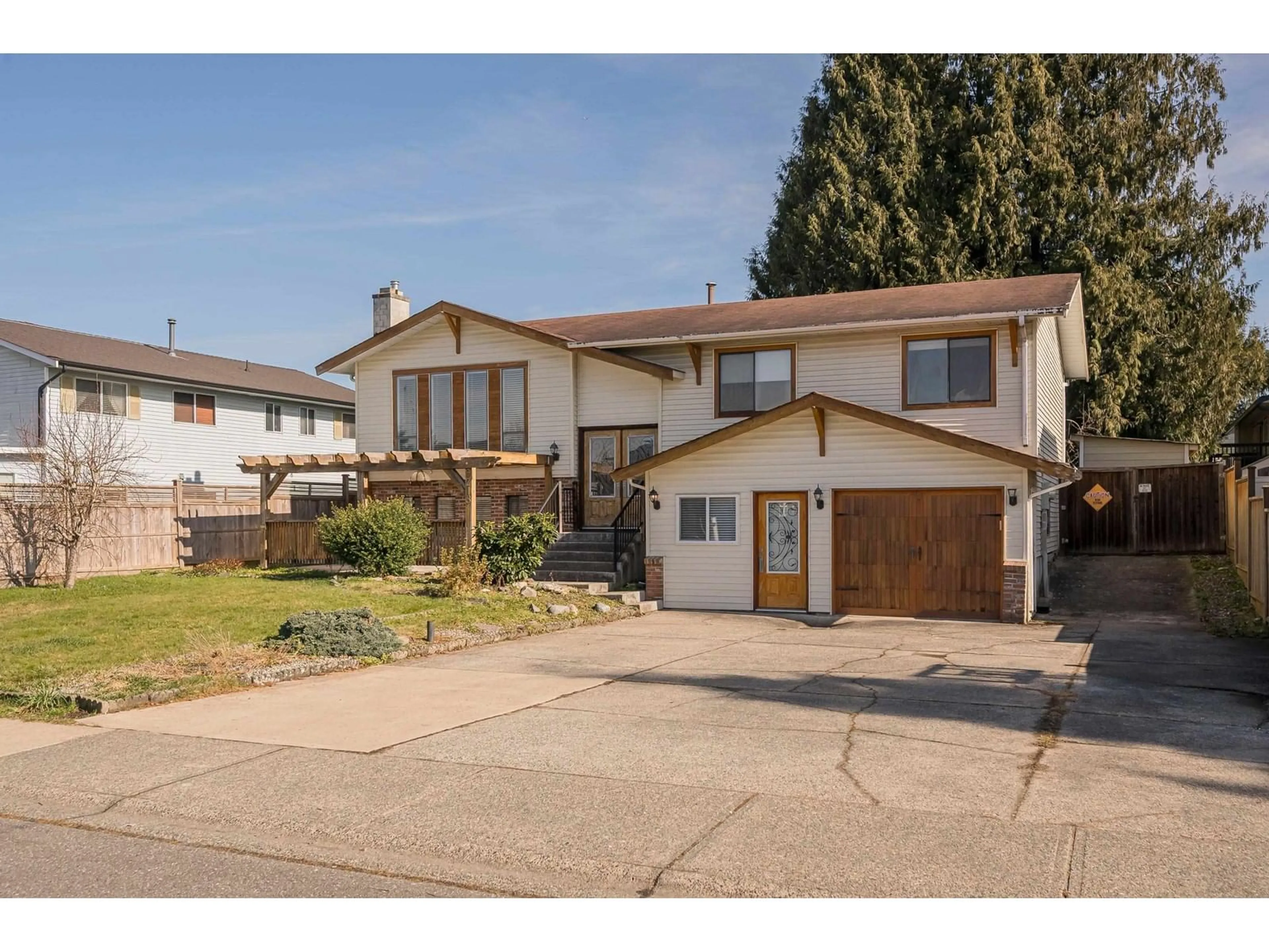 Home with vinyl exterior material, street for 9218 212A, Langley British Columbia V1M2B9