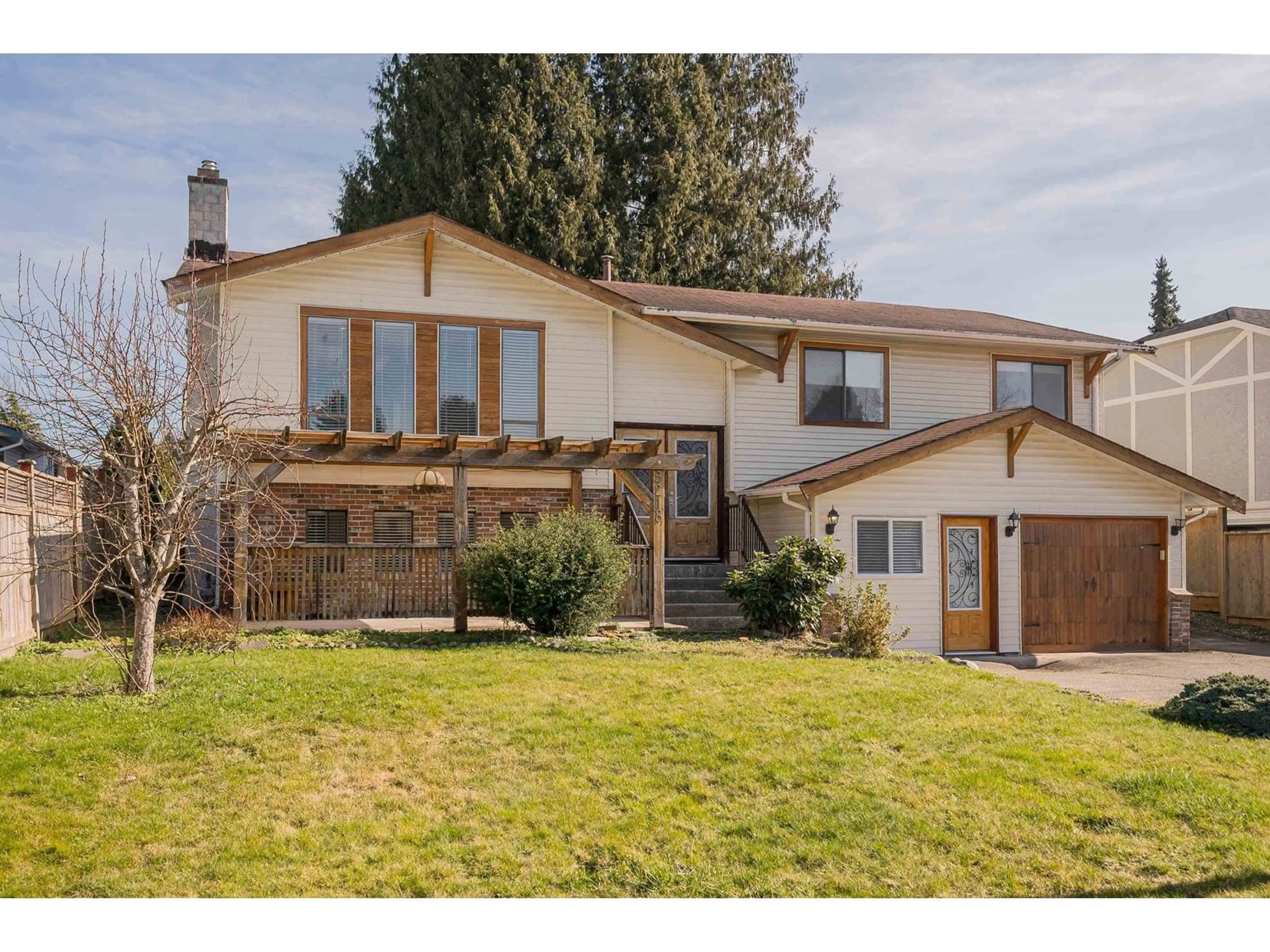 Home with vinyl exterior material, street for 9218 212A, Langley British Columbia V1M2B9