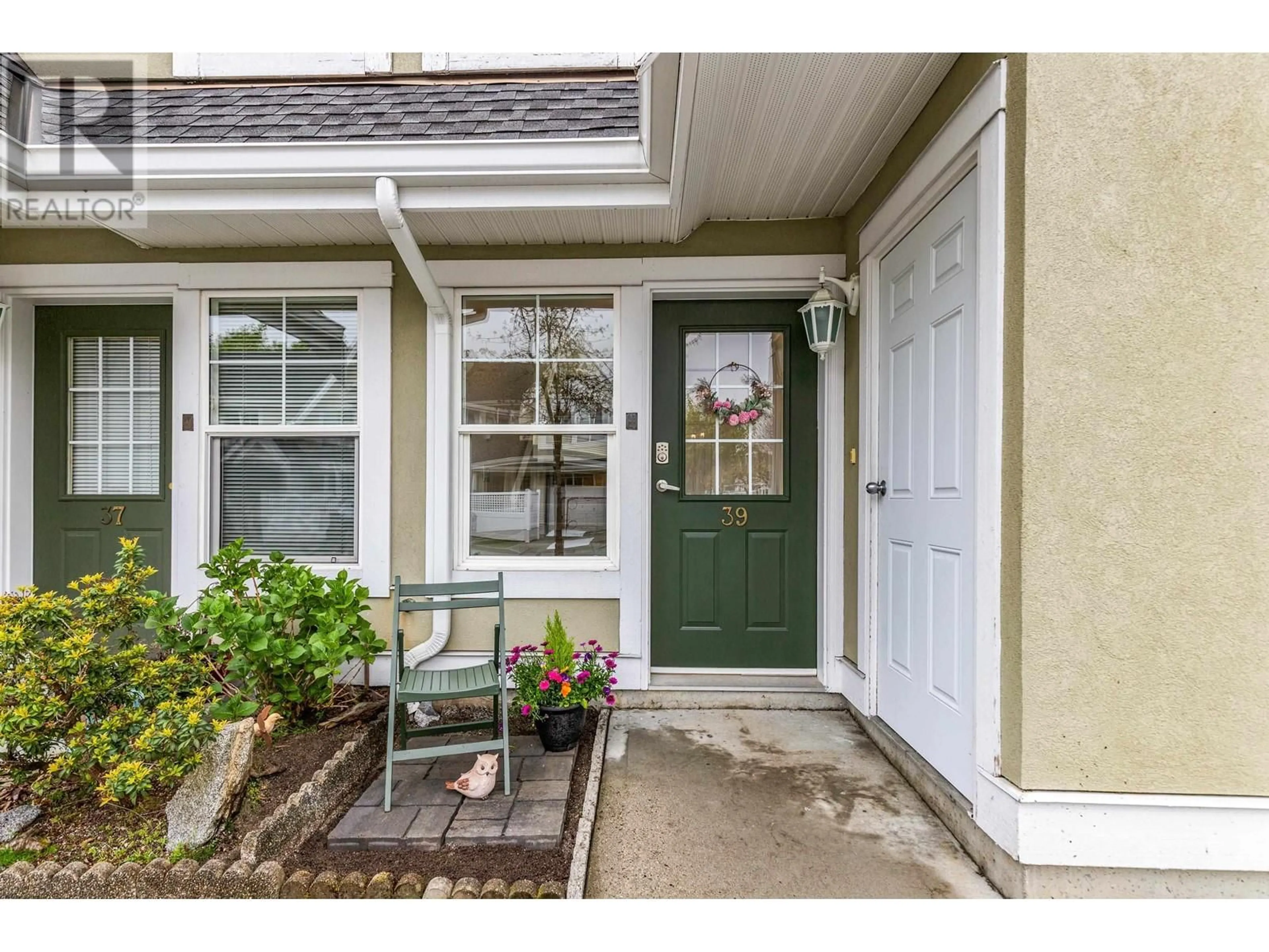 Indoor entryway for 39 - 23560 119 AVENUE, Maple Ridge British Columbia V4R2P5