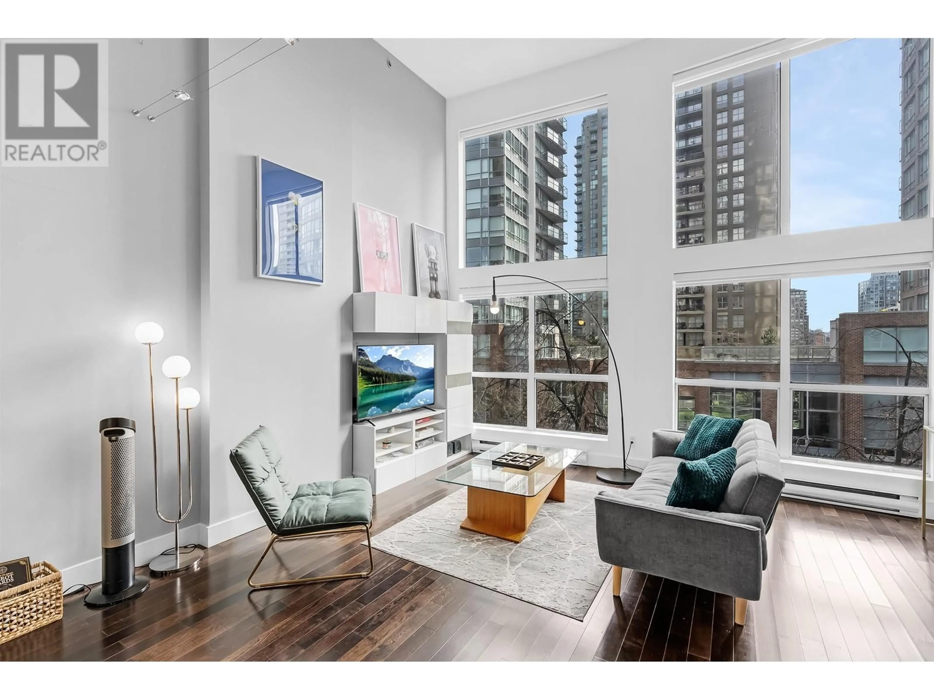 Living room with furniture, wood/laminate floor for 318 - 933 SEYMOUR STREET, Vancouver British Columbia V6B6L6