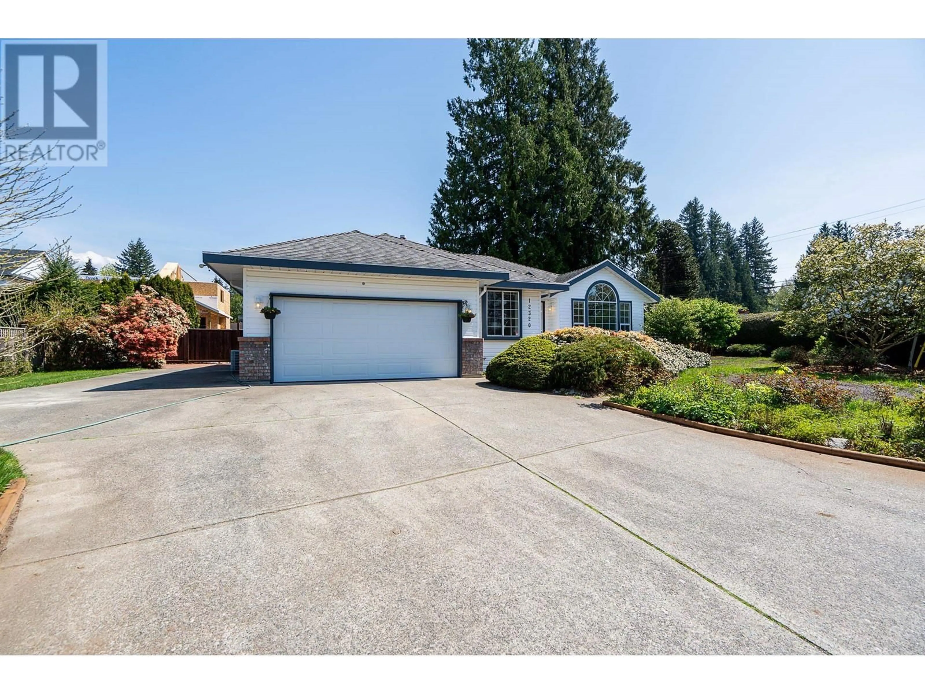 Home with vinyl exterior material, street for 12320 206 STREET, Maple Ridge British Columbia V2X0M6
