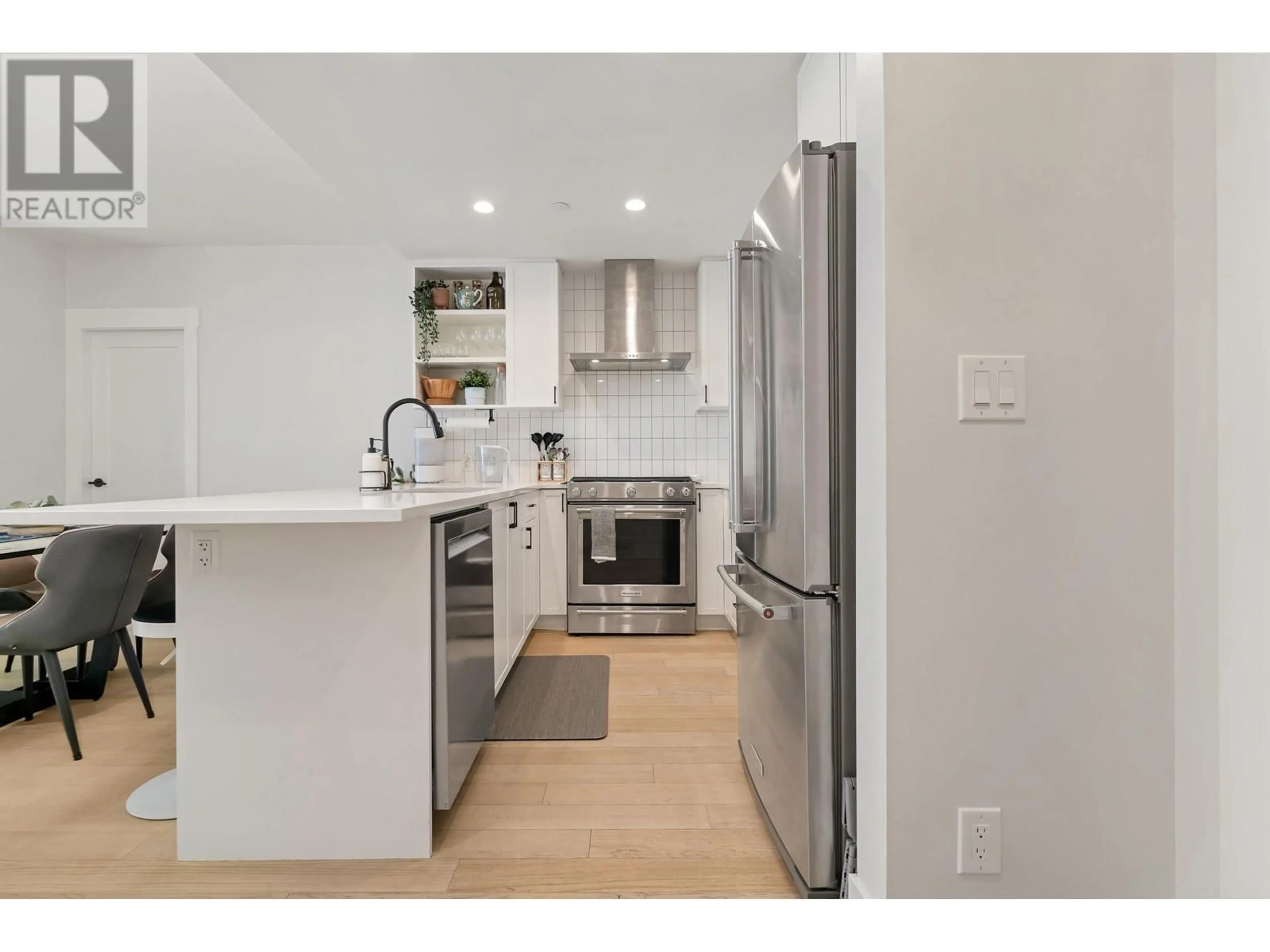 Open concept kitchen, ceramic/tile floor for 310 - 22226 BROWN AVENUE, Maple Ridge British Columbia V2X4R2
