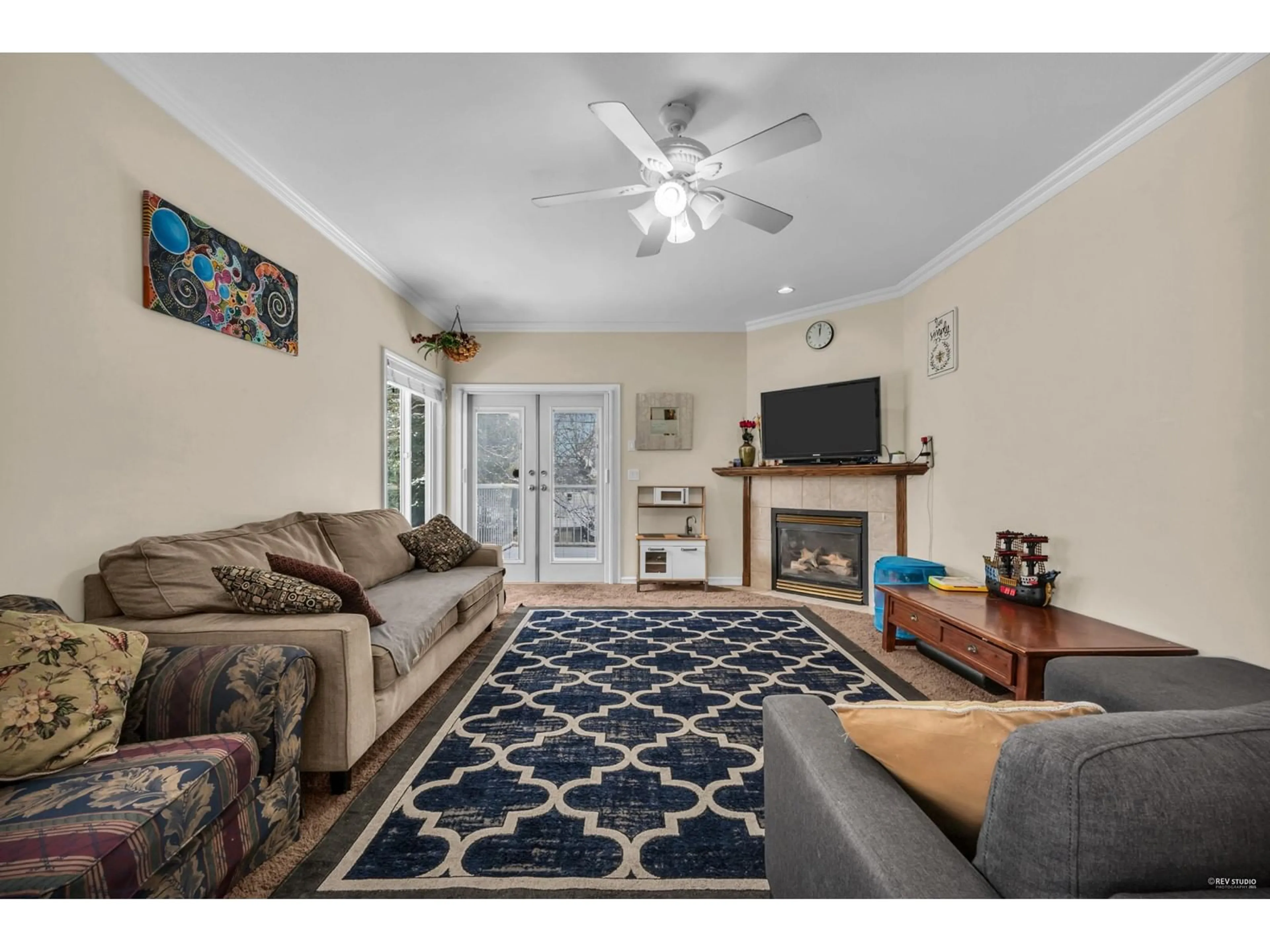 Living room with furniture, unknown for 14125 115, Surrey British Columbia V3R2P7