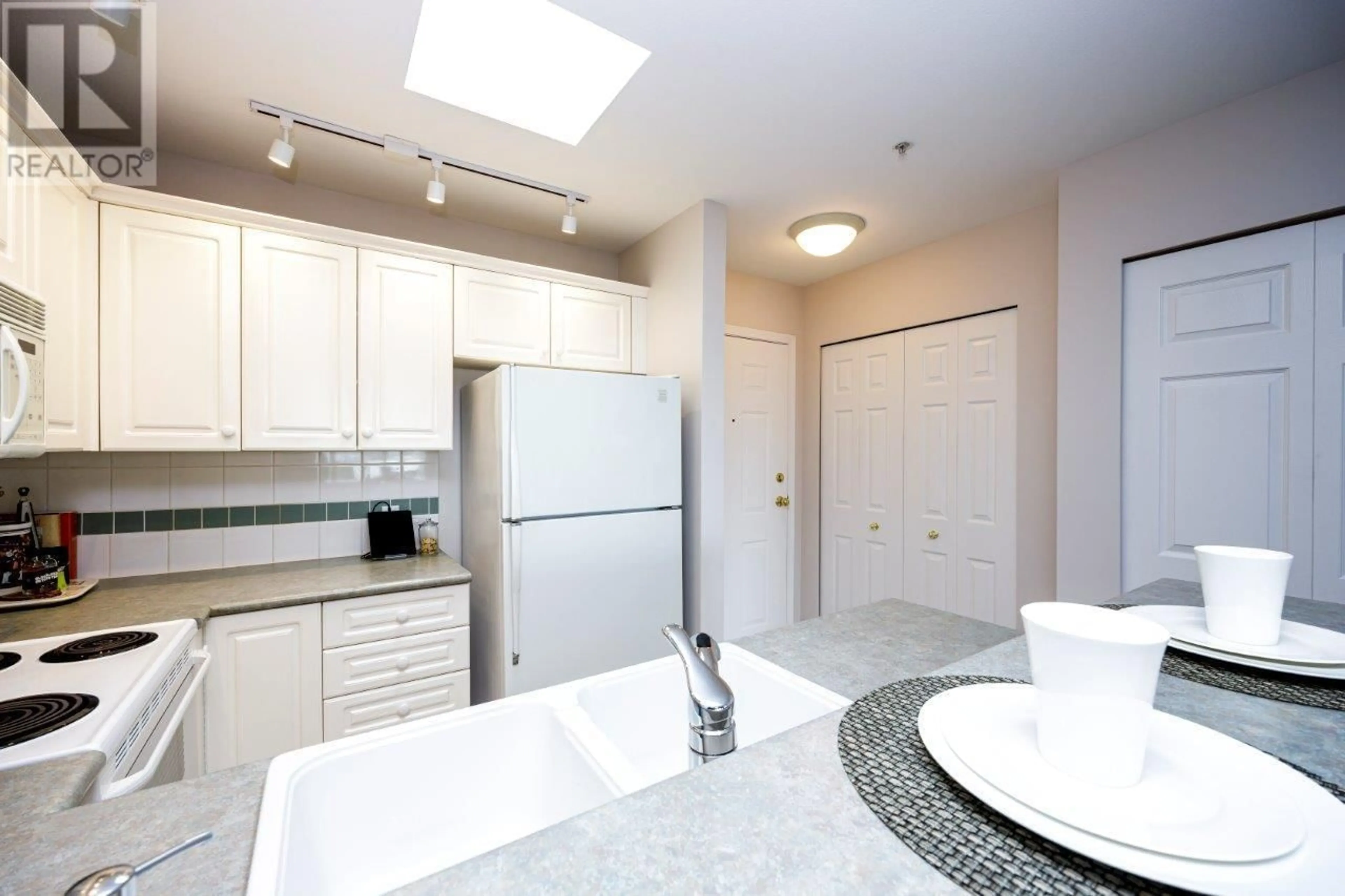 Standard kitchen, ceramic/tile floor for 410 - 155 3RD STREET, North Vancouver British Columbia V7L1E5