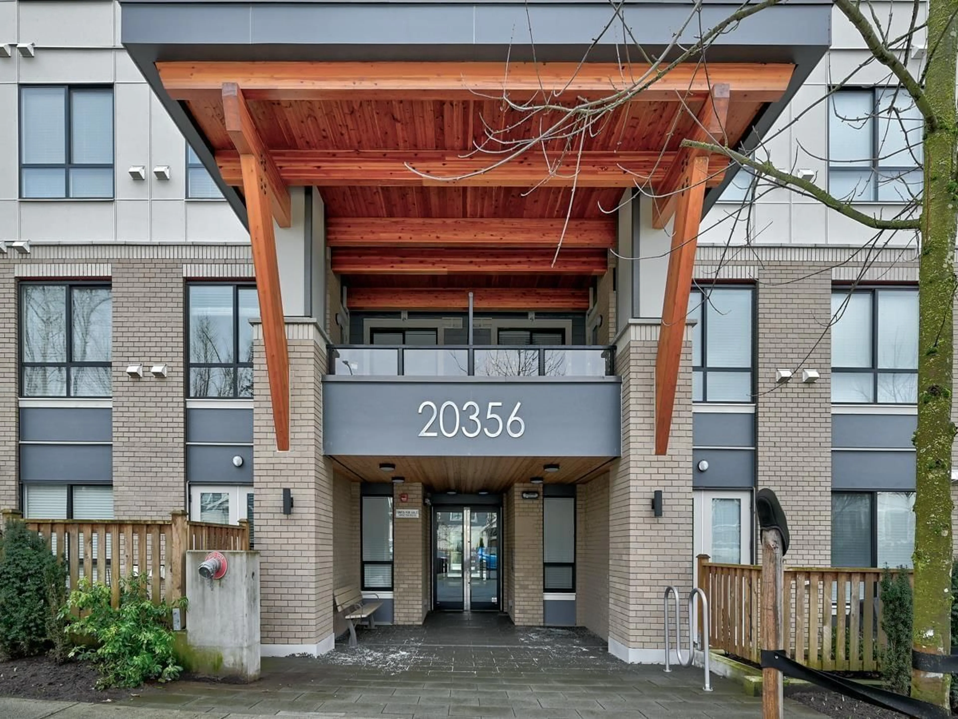 Indoor foyer for 203 - 20356 72B, Langley British Columbia V2Y4J9