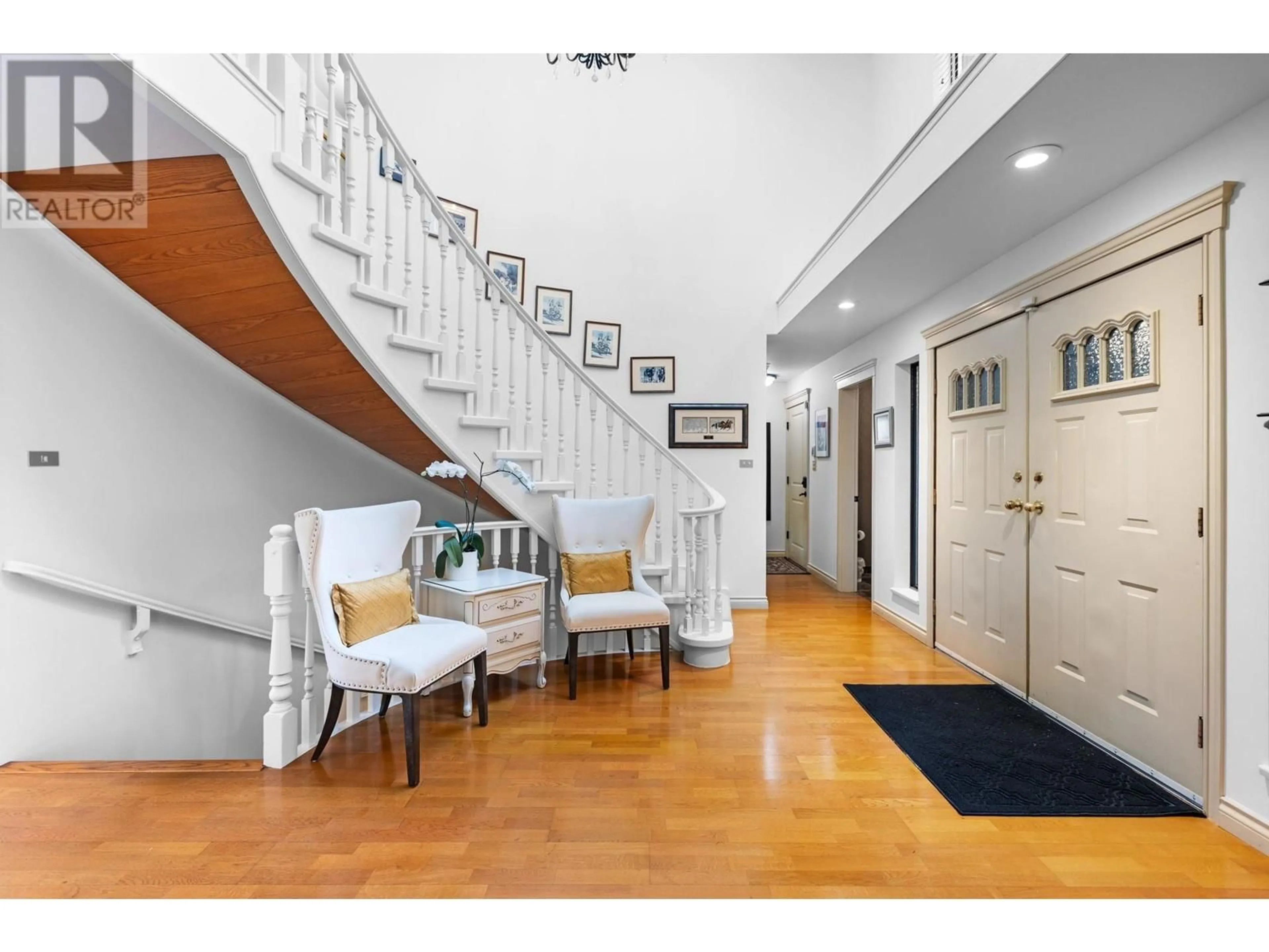 Indoor entryway for 732 ROCHESTER AVENUE, Coquitlam British Columbia V3K2V8