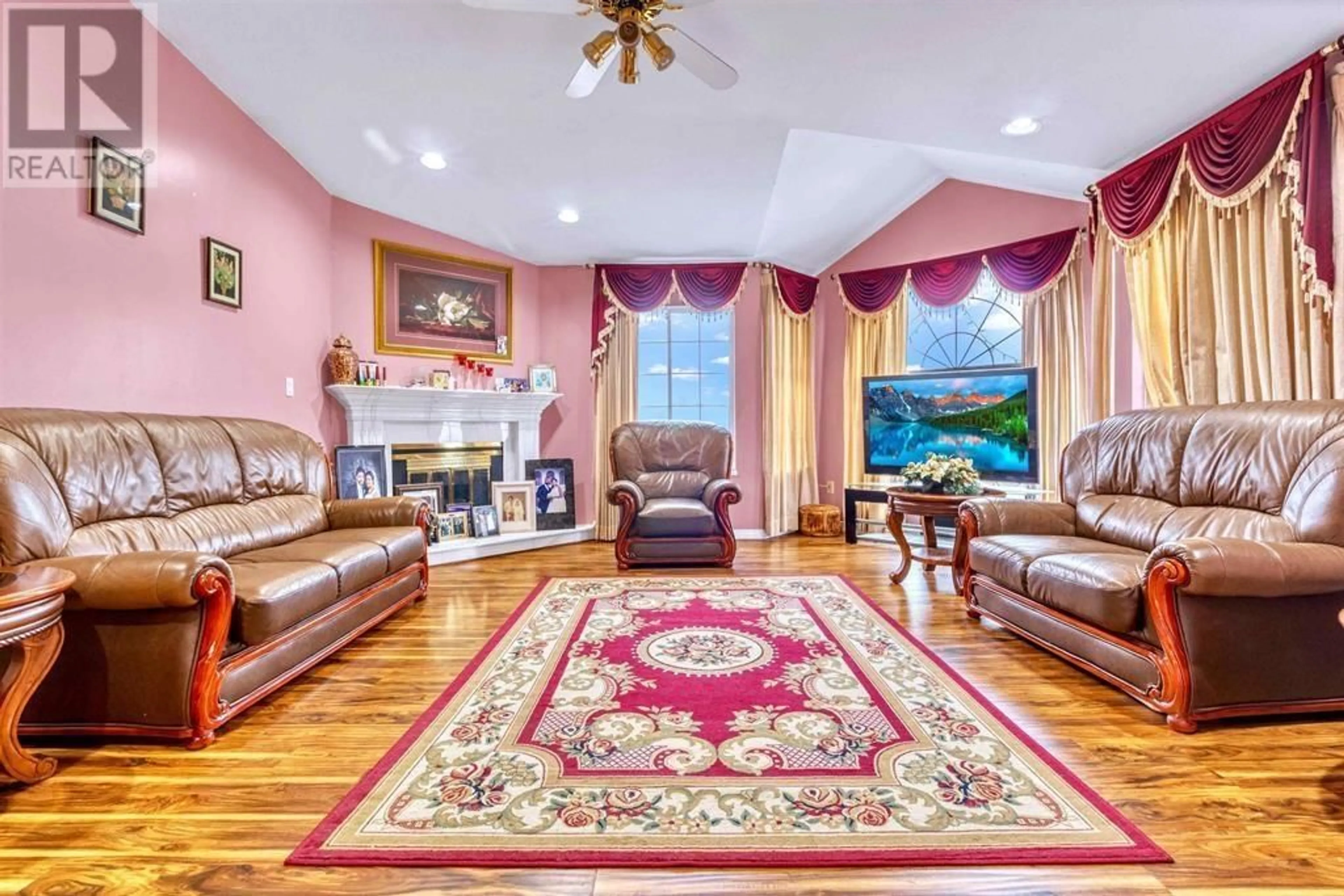 Living room with furniture, unknown for 716 CRANE PLACE, New Westminster British Columbia V3M6P5