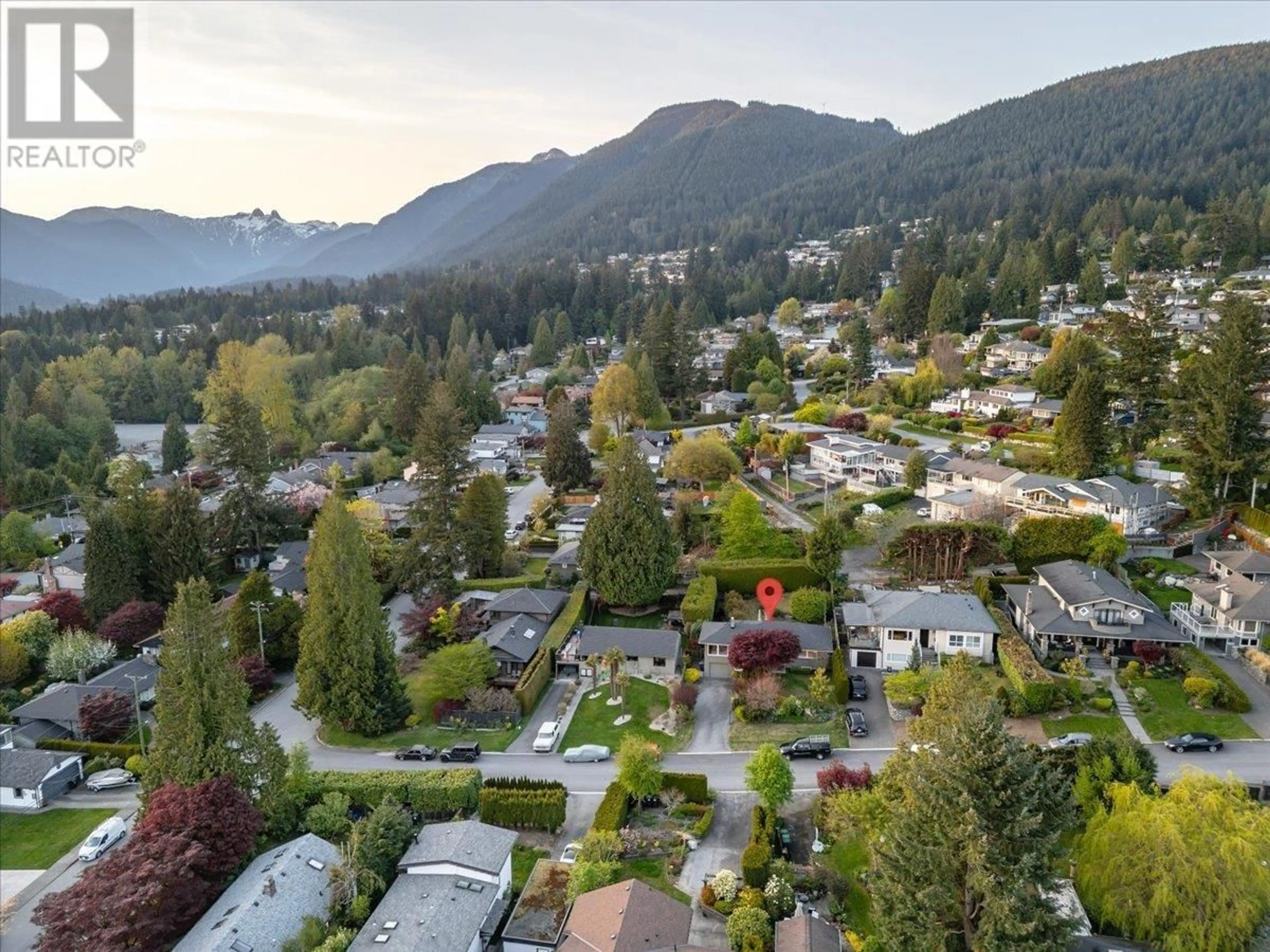 A pic from outside/outdoor area/front of a property/back of a property/a pic from drone, mountain view for 268 HOLYROOD ROAD, North Vancouver British Columbia V7N2R5