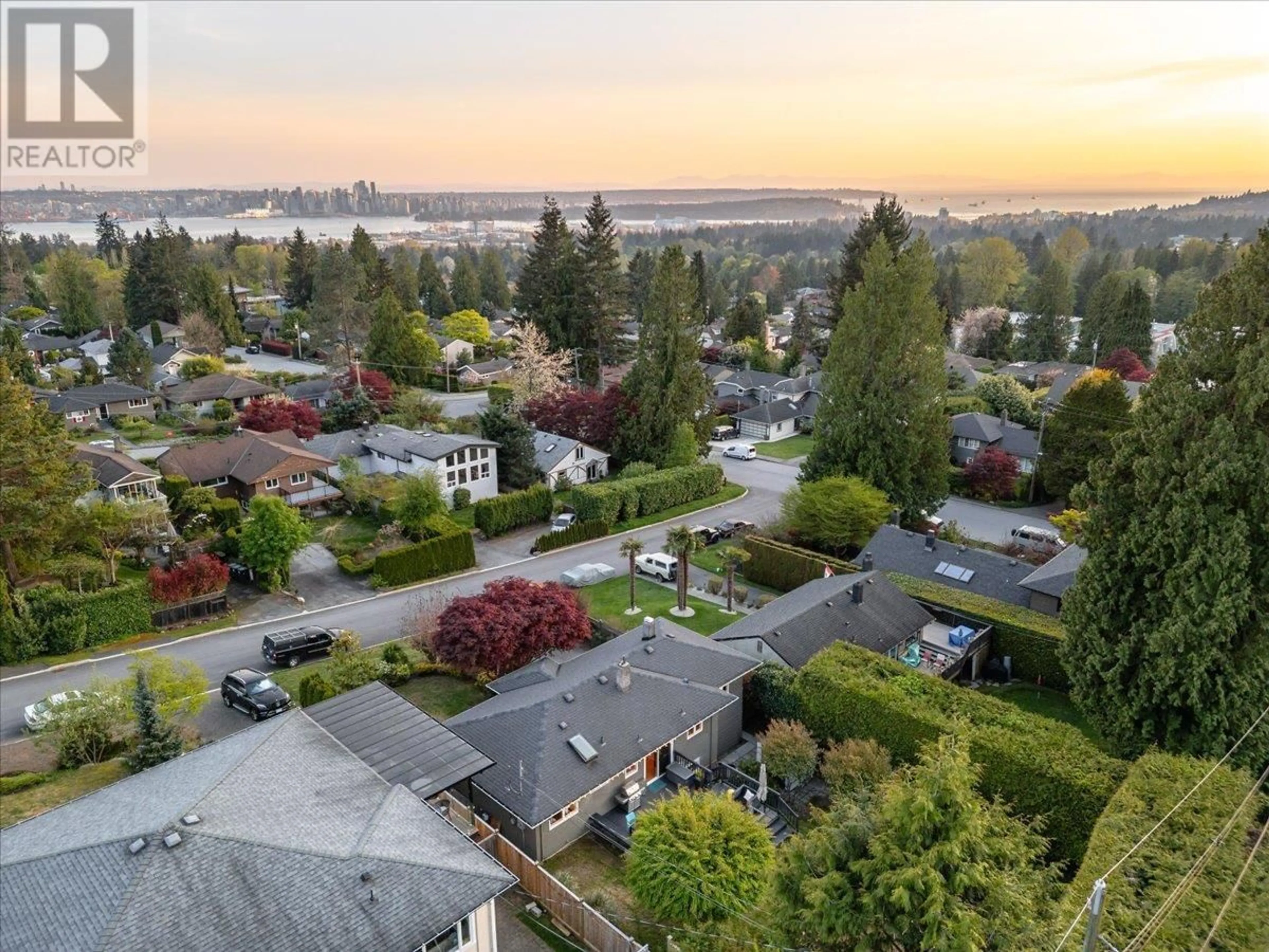 A pic from outside/outdoor area/front of a property/back of a property/a pic from drone, mountain view for 268 HOLYROOD ROAD, North Vancouver British Columbia V7N2R5