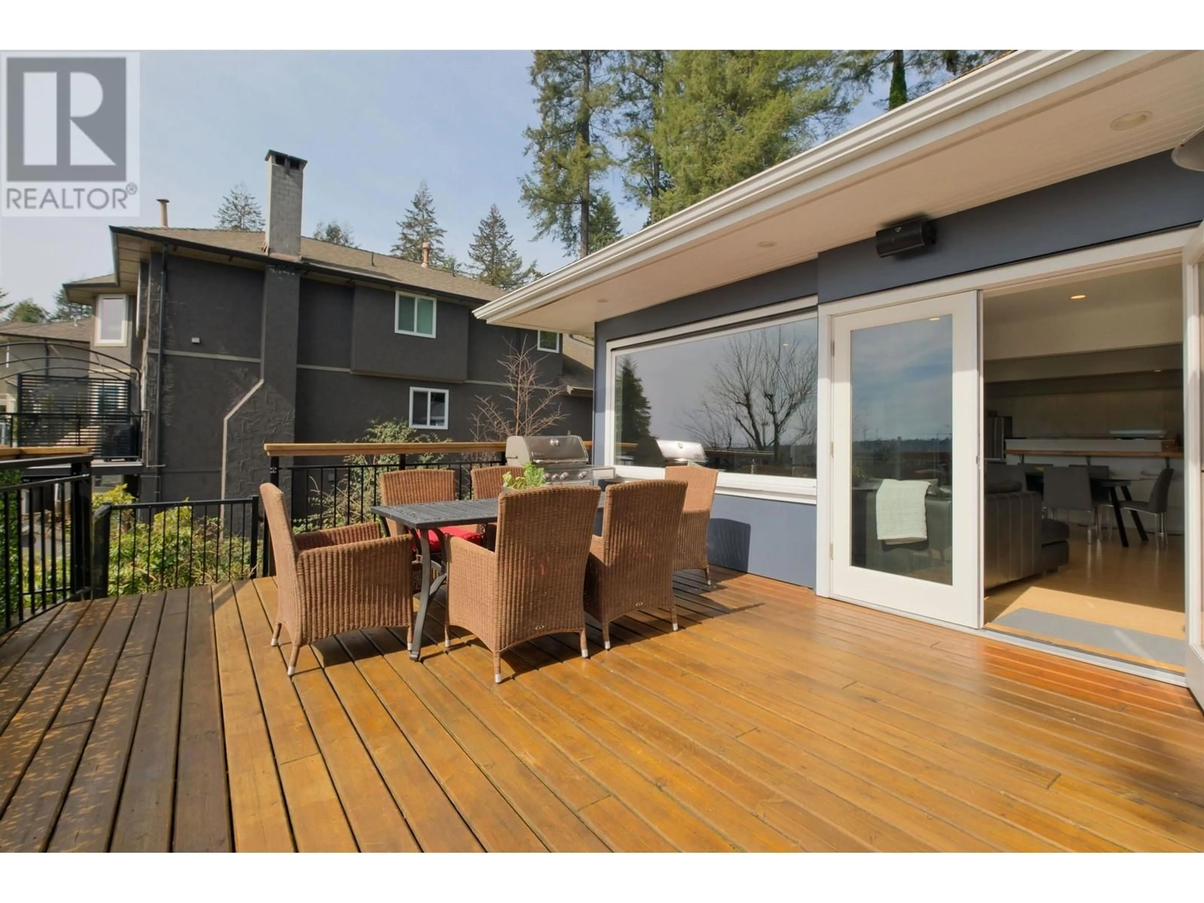 Patio, unknown for 1095 KEITH ROAD, North Vancouver British Columbia V7P1Y6