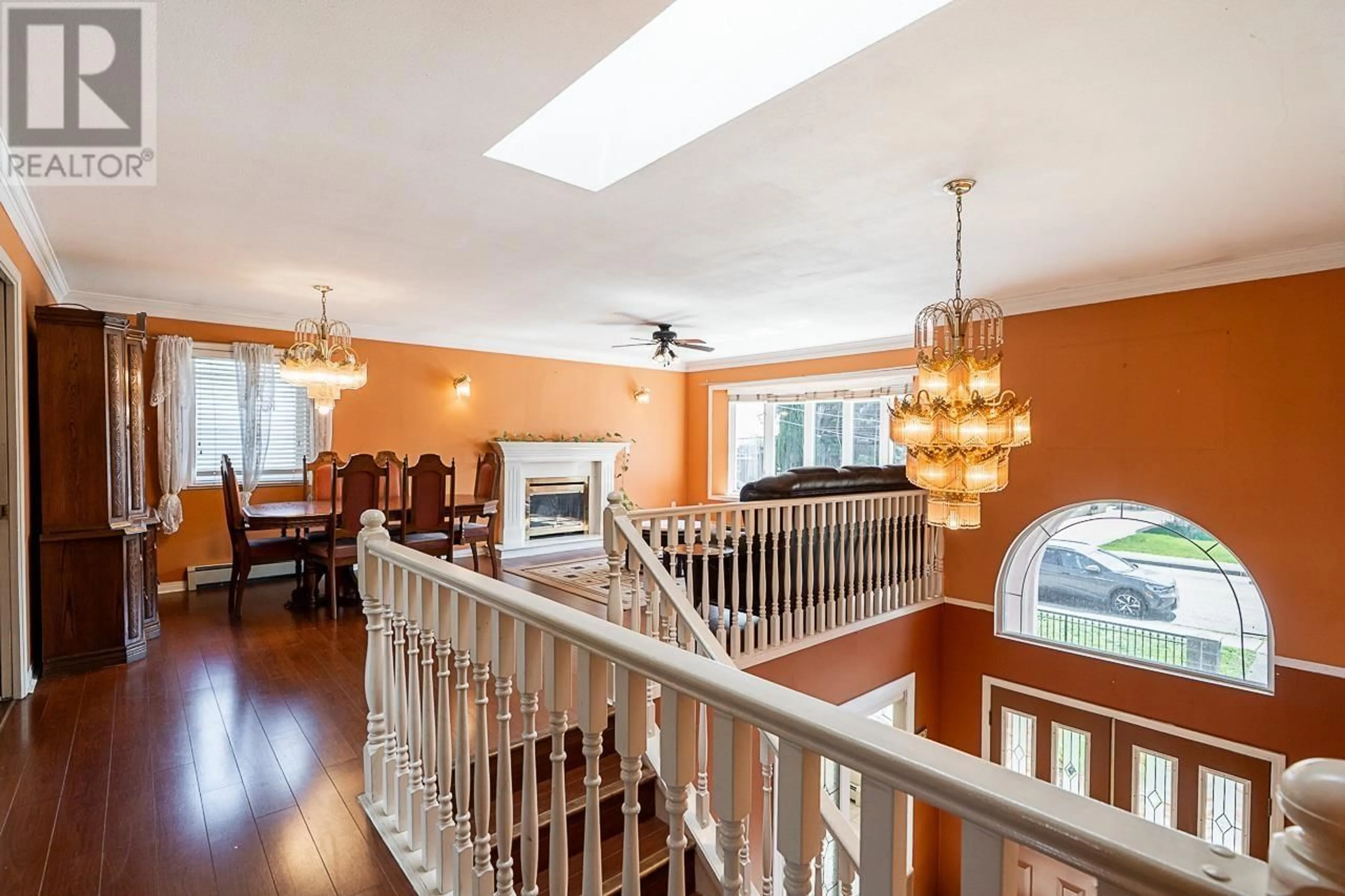 Indoor foyer for 7865 16TH AVENUE, Burnaby British Columbia V3N1R2