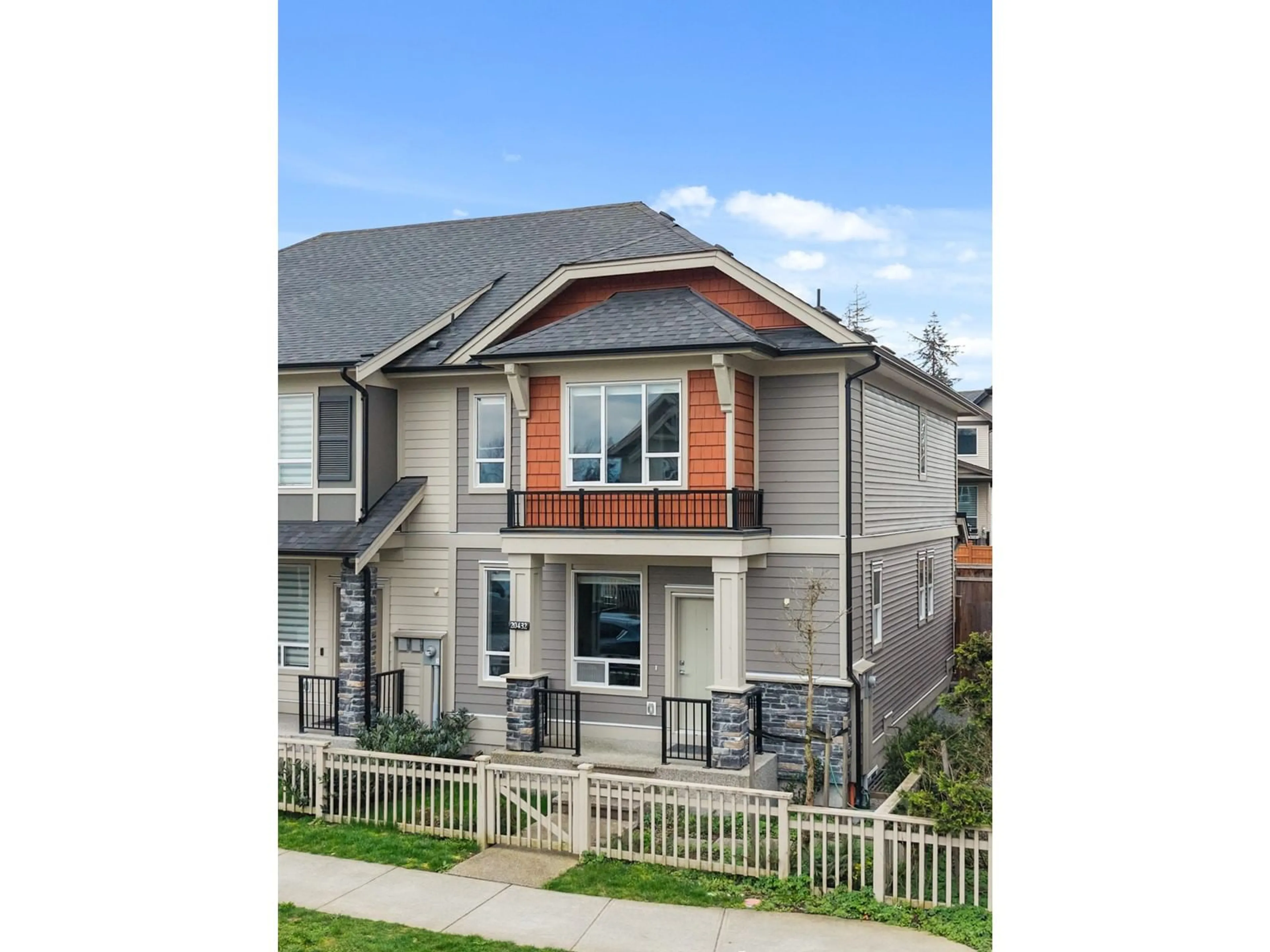 Home with vinyl exterior material, street for 20432 78, Langley British Columbia V2Y4K3