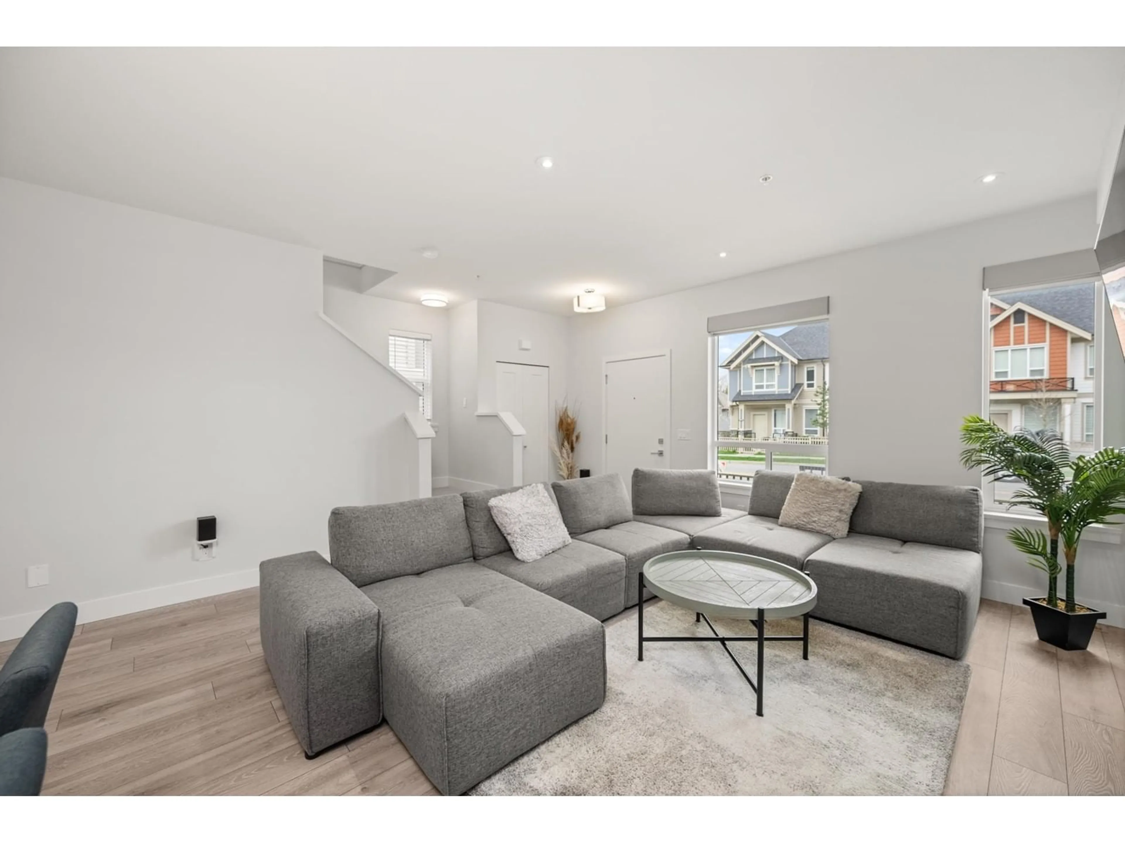 Living room with furniture, unknown for 20432 78, Langley British Columbia V2Y4K3