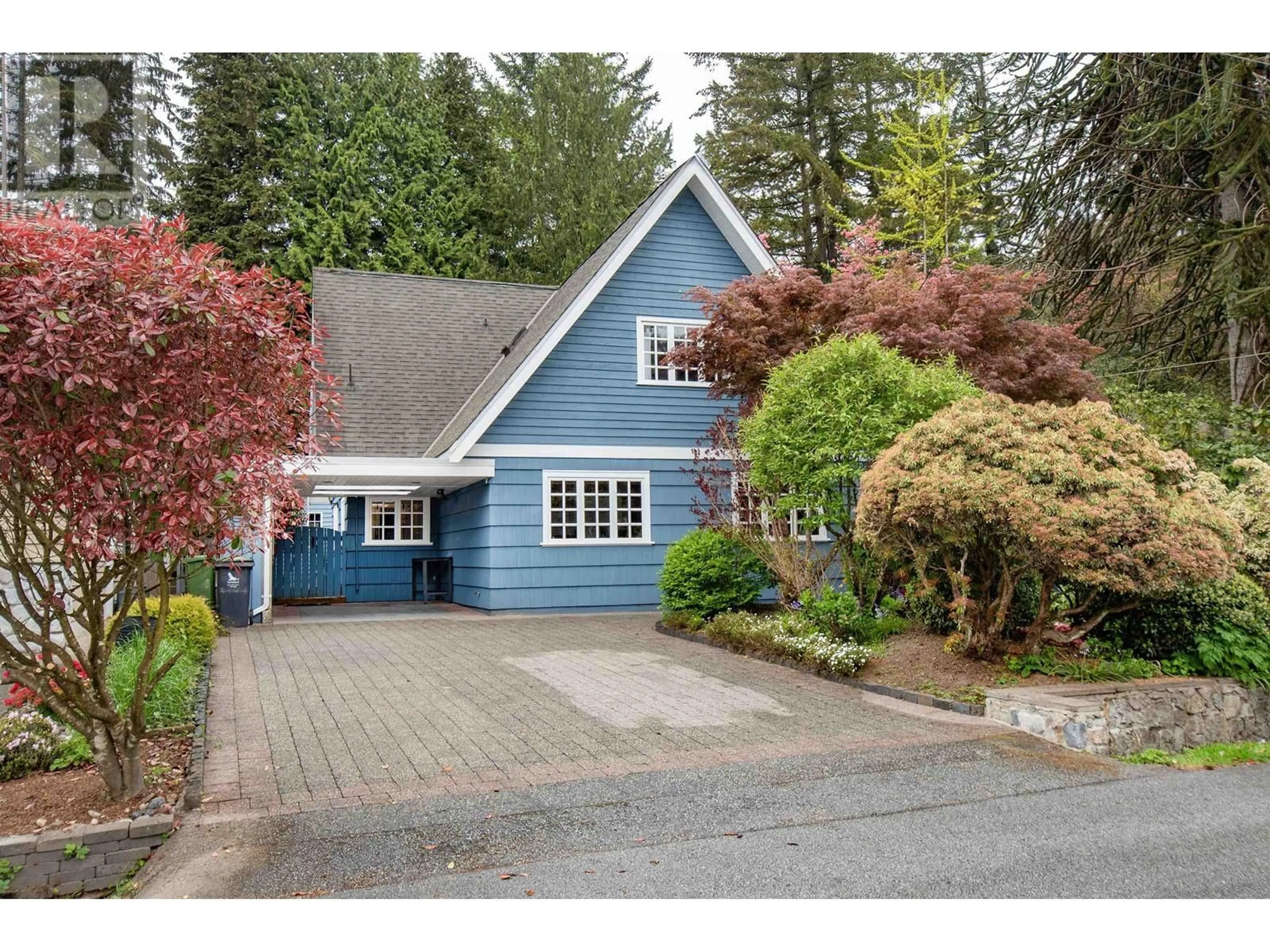 Home with vinyl exterior material, street for 2007 PANORAMA DRIVE, North Vancouver British Columbia V7G1V2