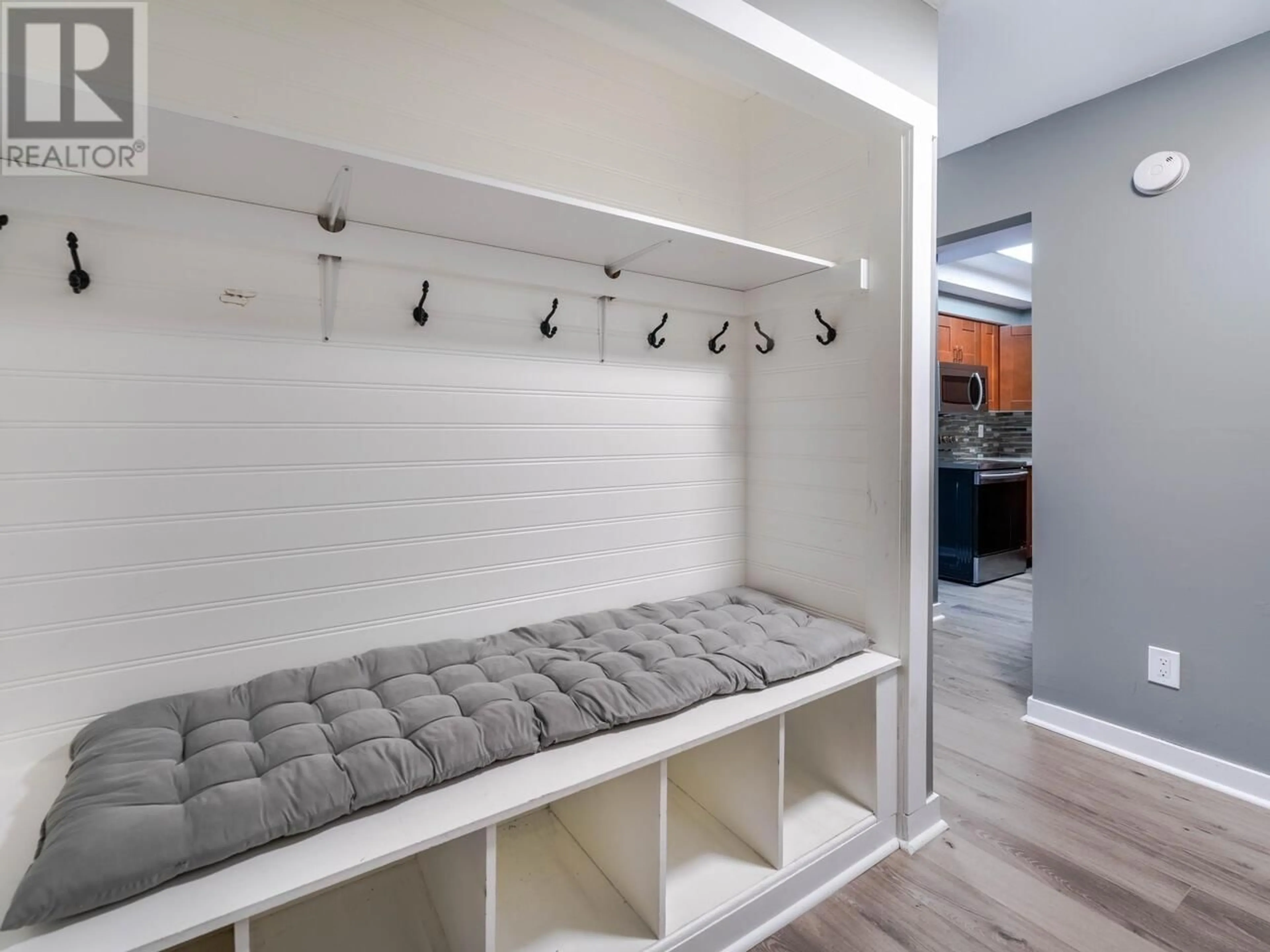 Indoor entryway for 206 - 1011 FOURTH AVENUE, New Westminster British Columbia V3M1T3