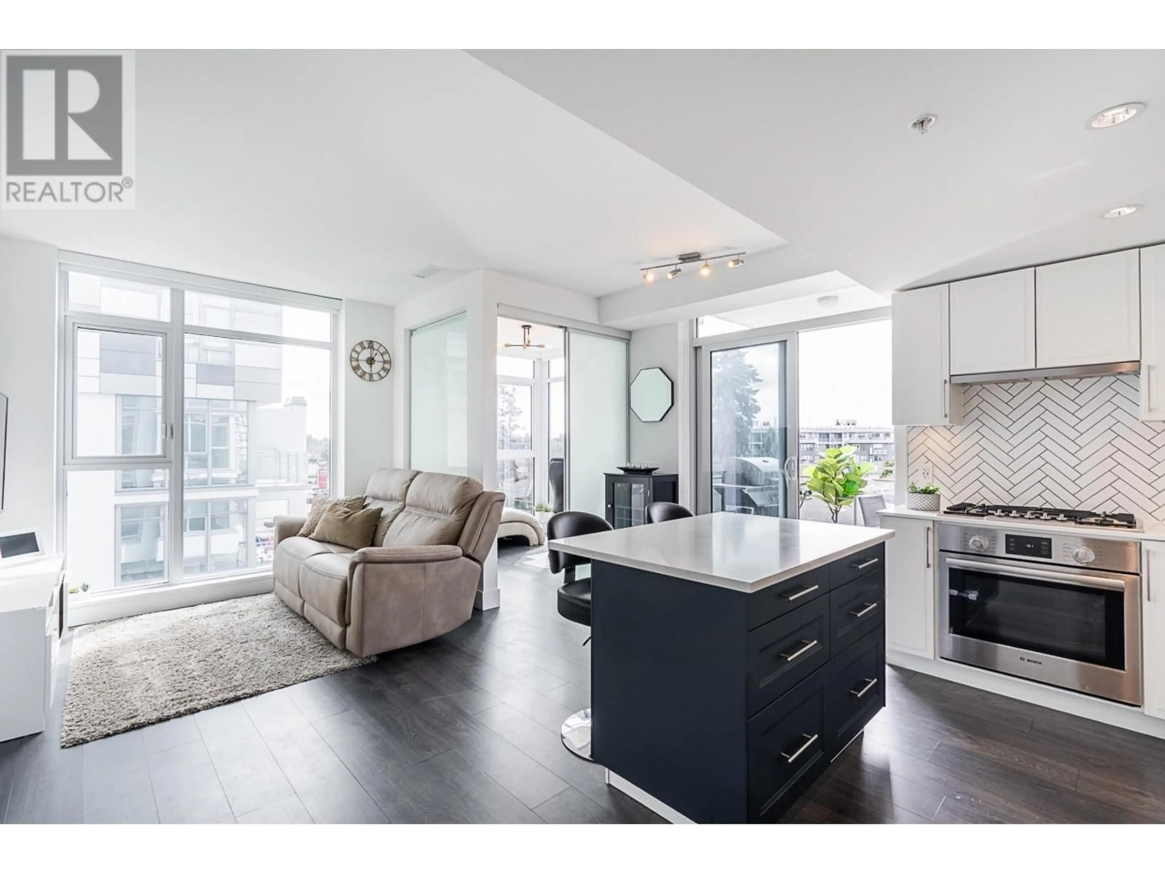 Open concept kitchen, unknown for 403 - 2435 KINGSWAY, Vancouver British Columbia V5R5G8