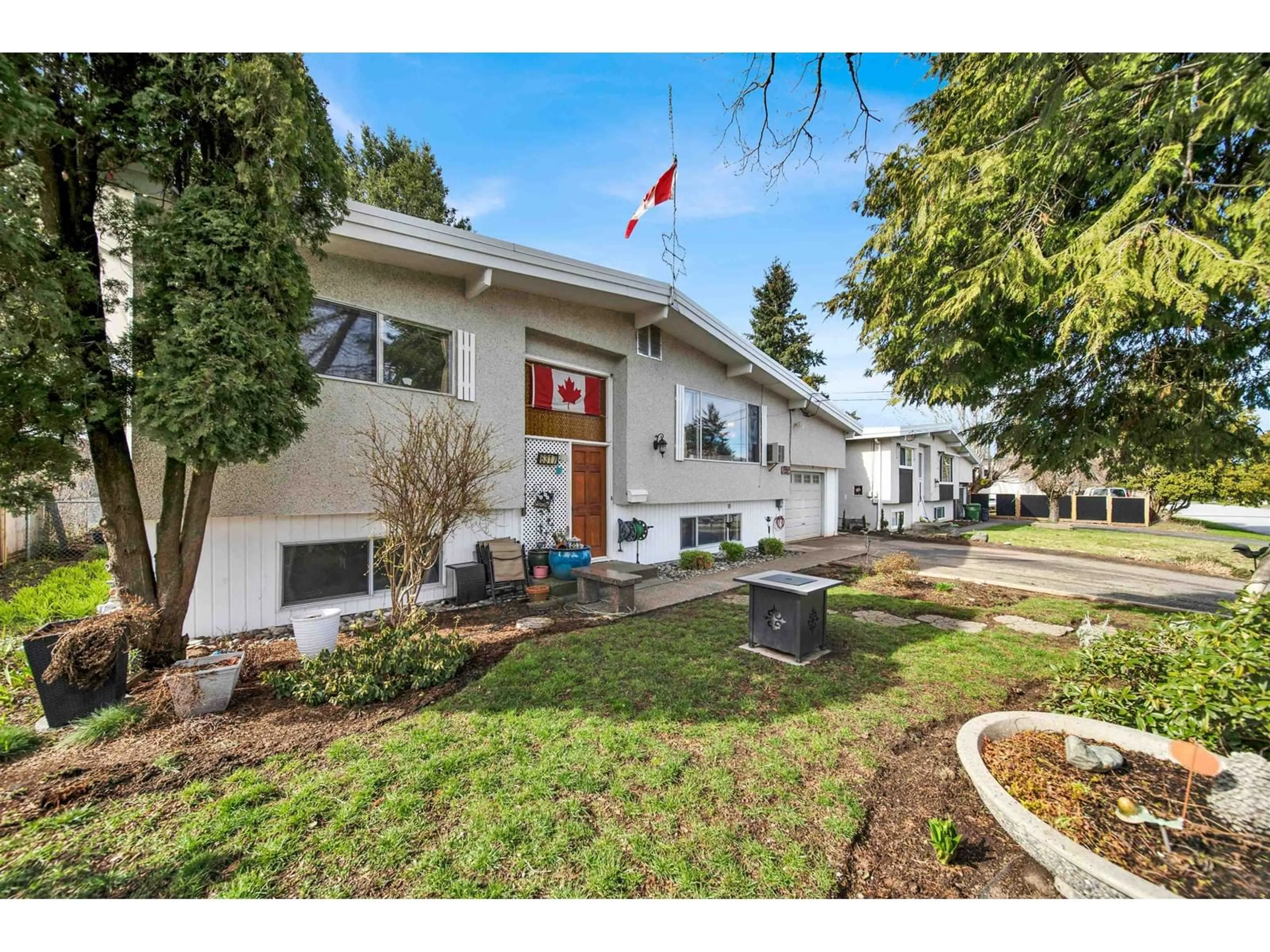 Home with vinyl exterior material, street for 6317 REID ROAD, Chilliwack British Columbia V2R2M4