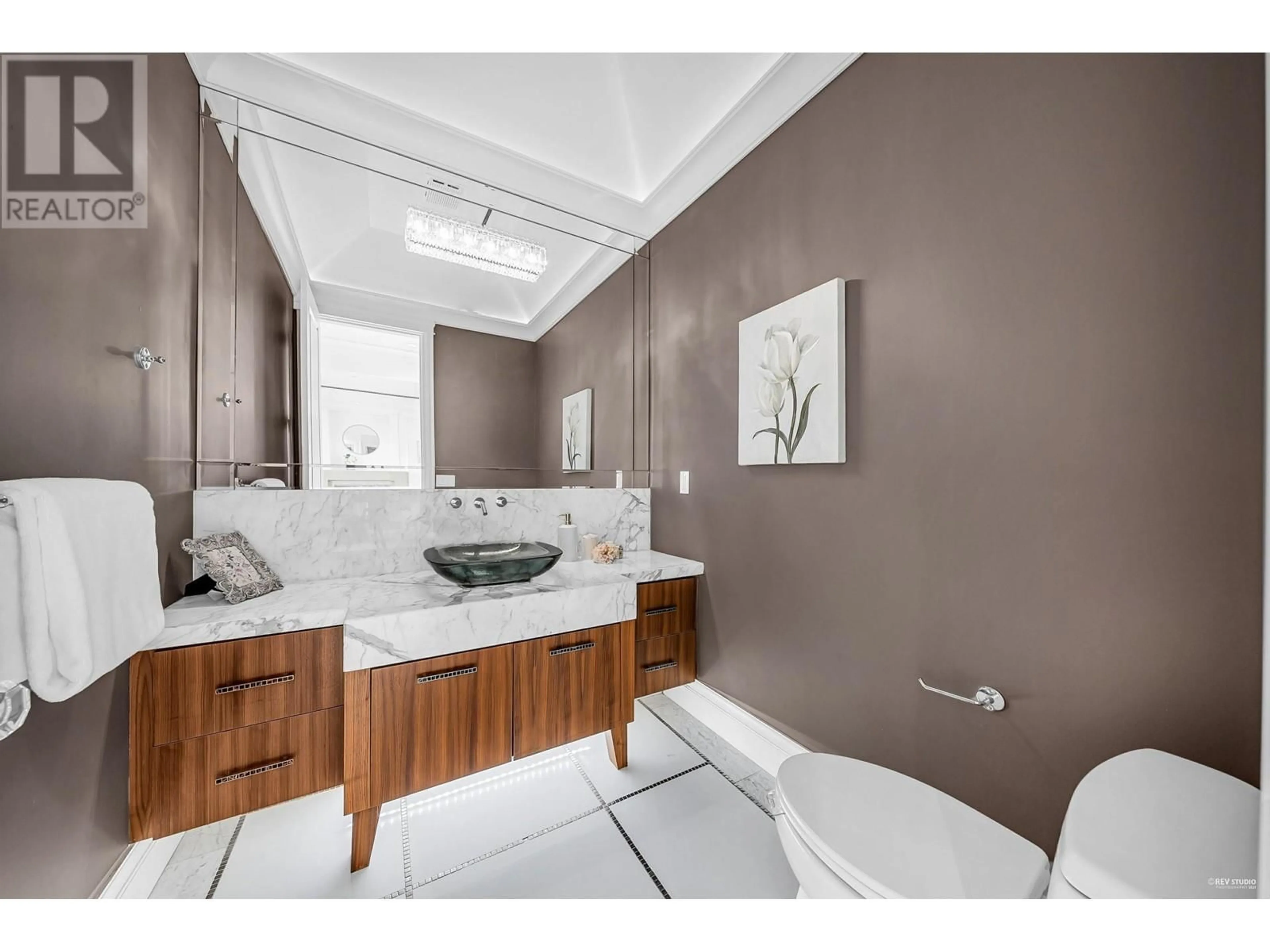 Contemporary bathroom, ceramic/tile floor for 3176 35TH AVENUE, Vancouver British Columbia V6N2M8