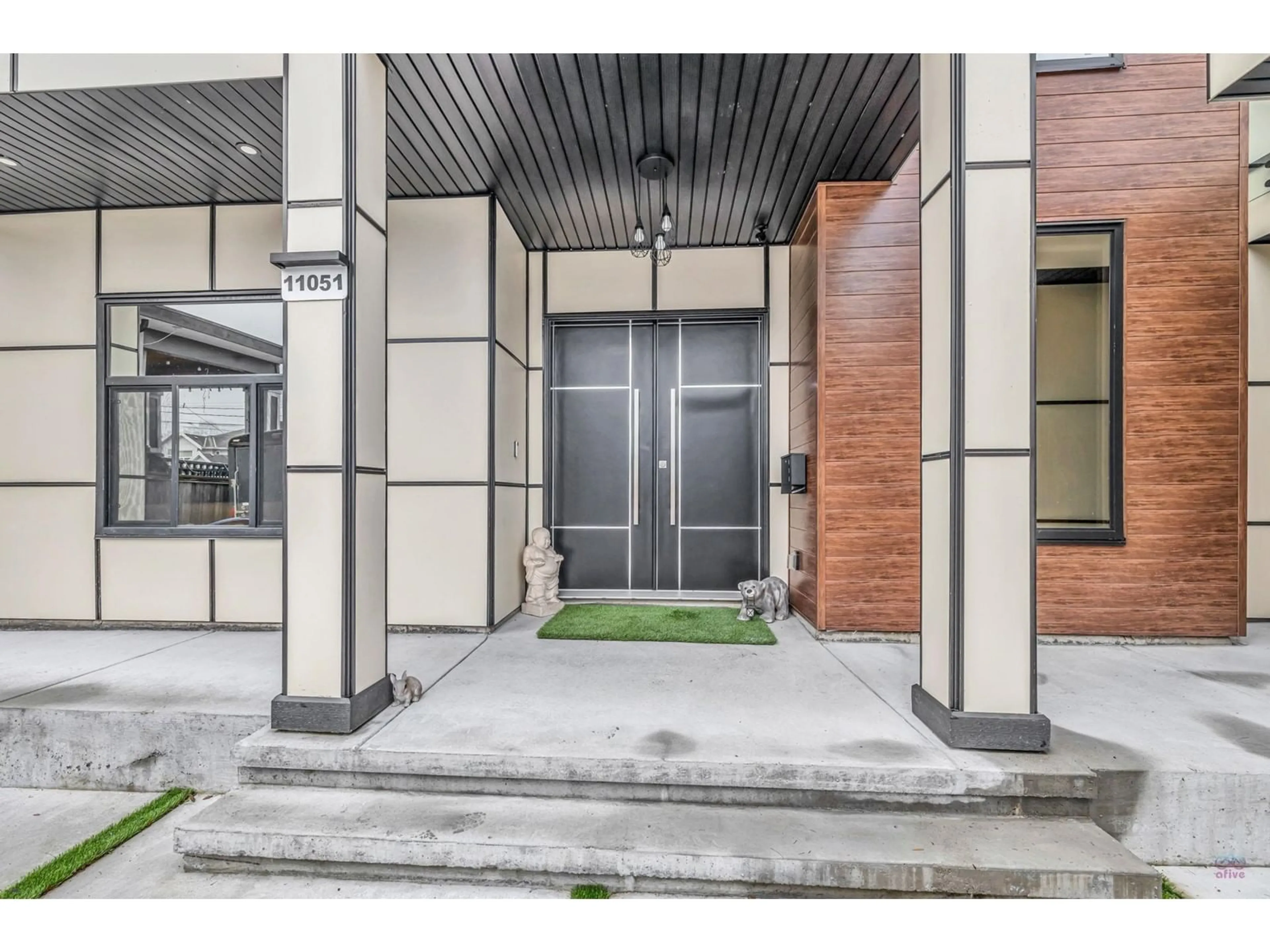 Indoor entryway for 11051 131A, Surrey British Columbia V3T3S1