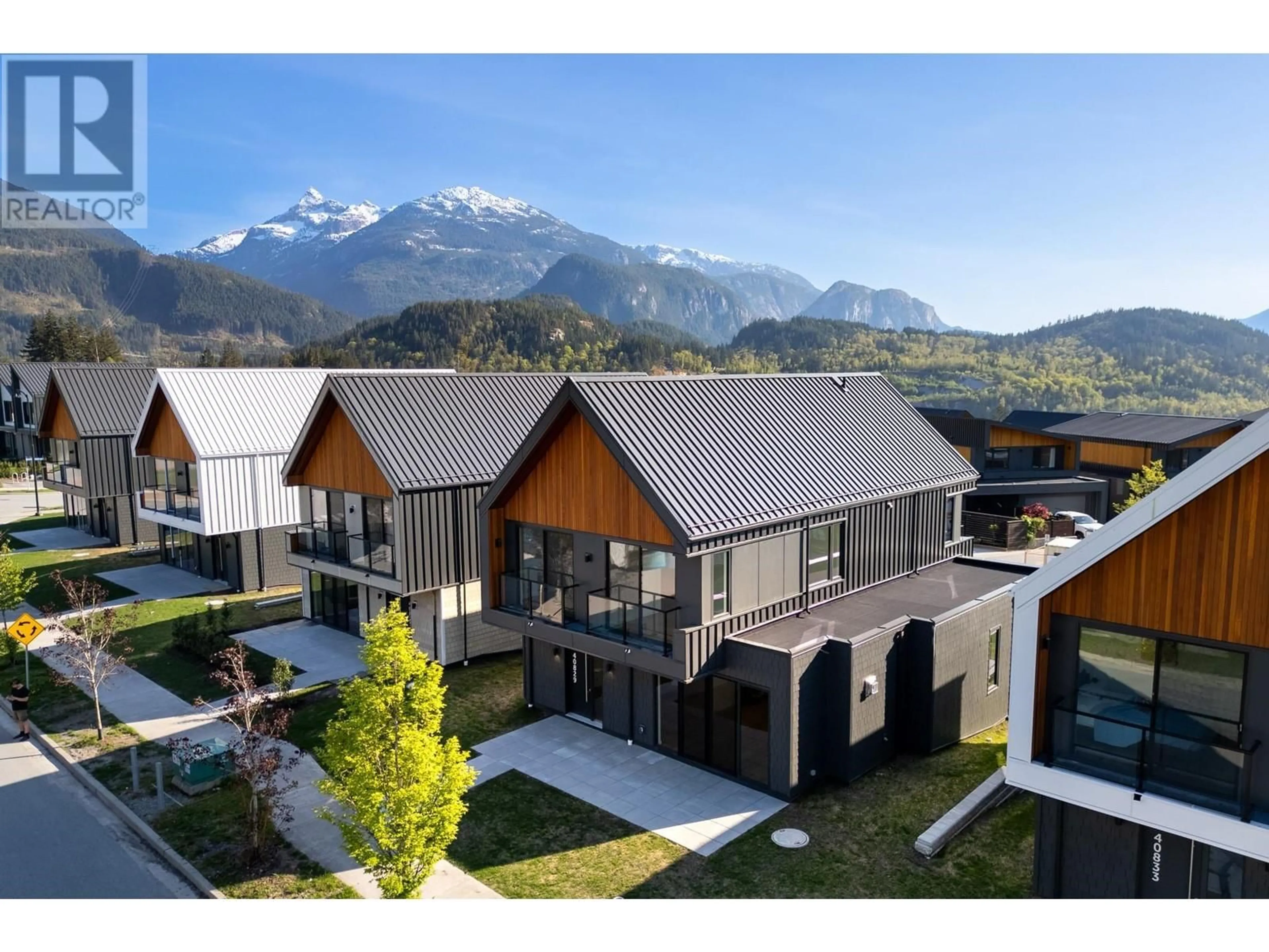 A pic from outside/outdoor area/front of a property/back of a property/a pic from drone, mountain view for 40829 THE CRESCENT, Squamish British Columbia V8B1B1