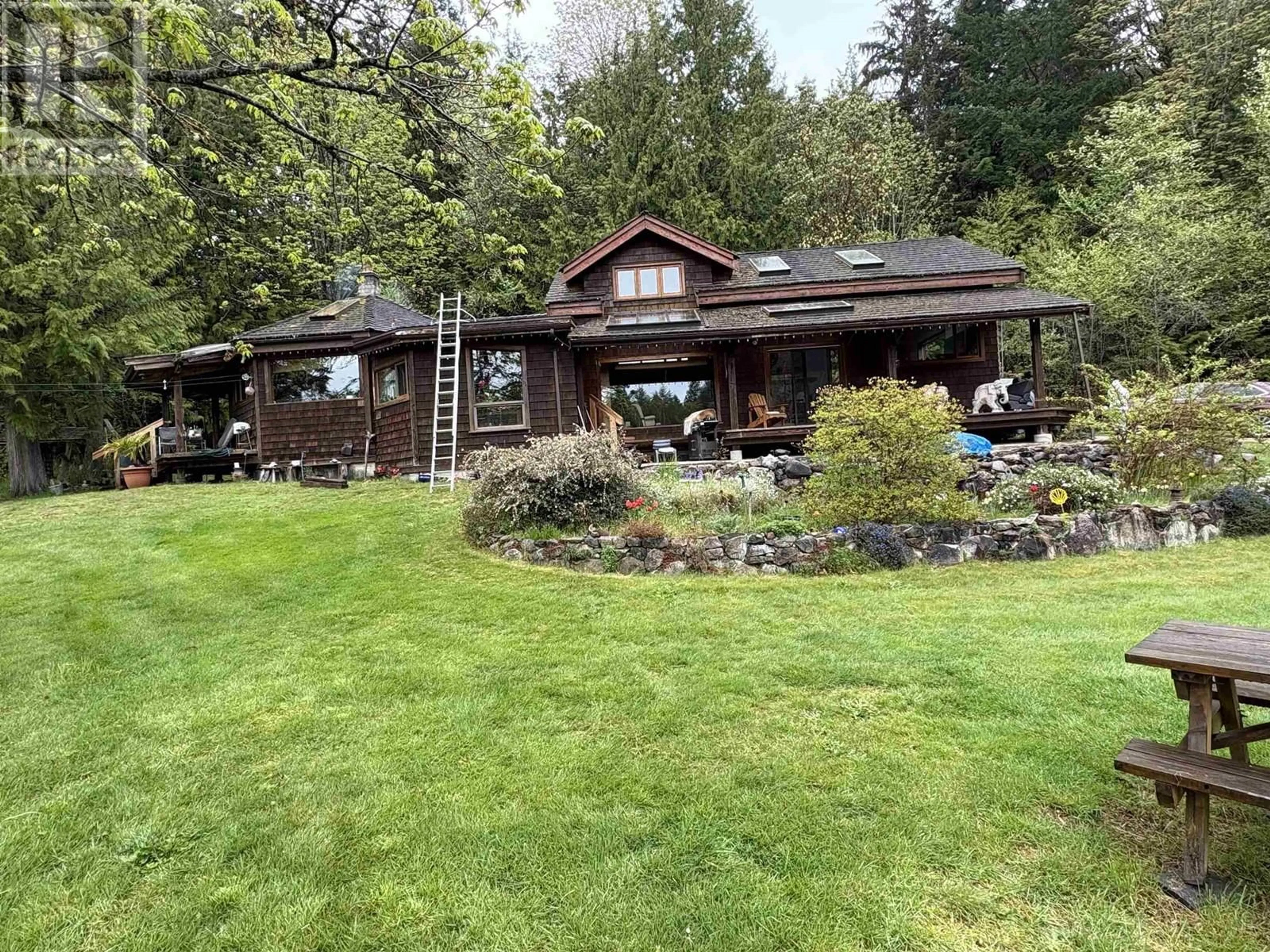 A pic from outside/outdoor area/front of a property/back of a property/a pic from drone, unknown for 5768 SUTHERLAND ROAD, Halfmoon Bay British Columbia V7Z1G9