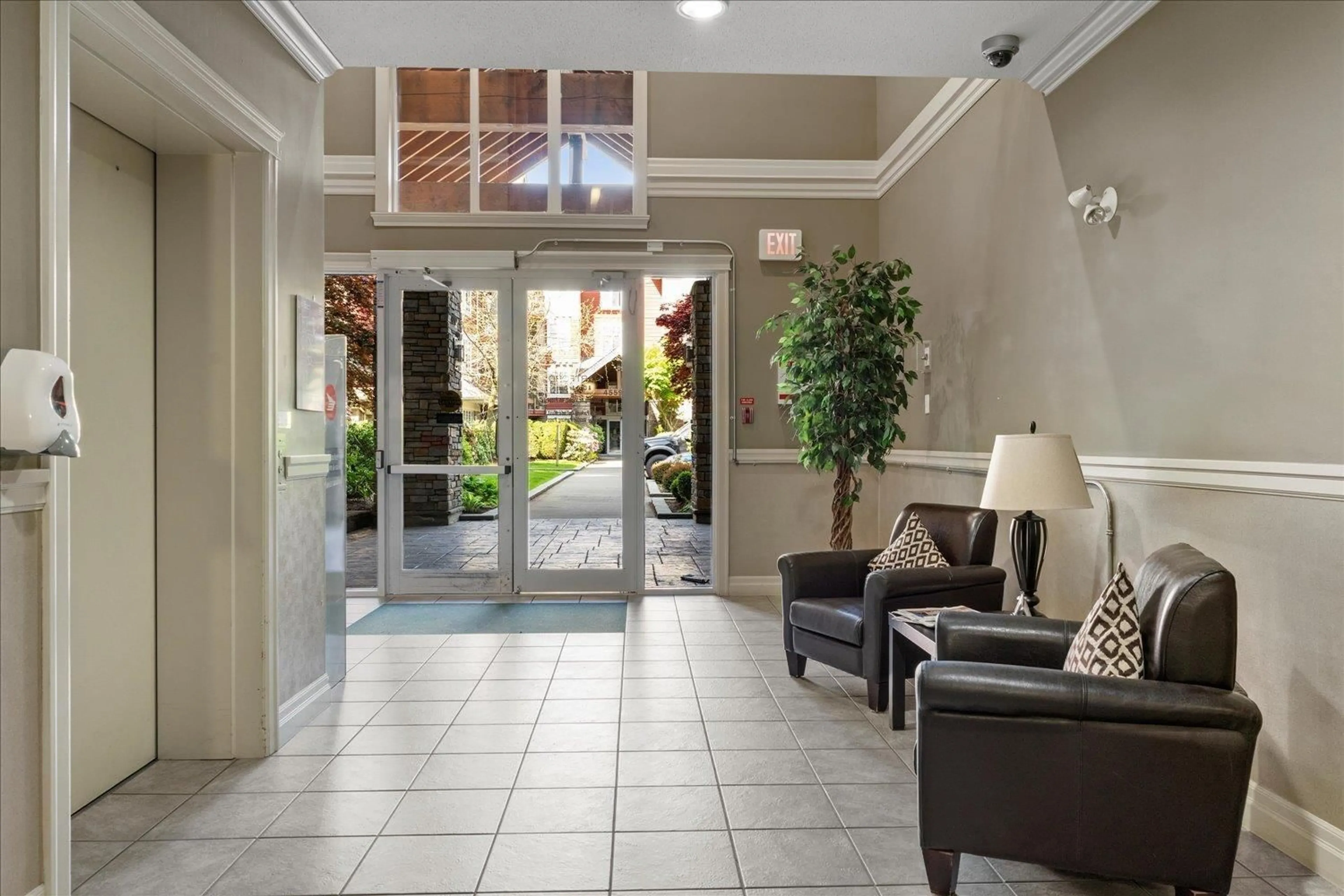 Indoor foyer for 110B - 45595 TAMIHI WAY, Chilliwack British Columbia V2R0G3