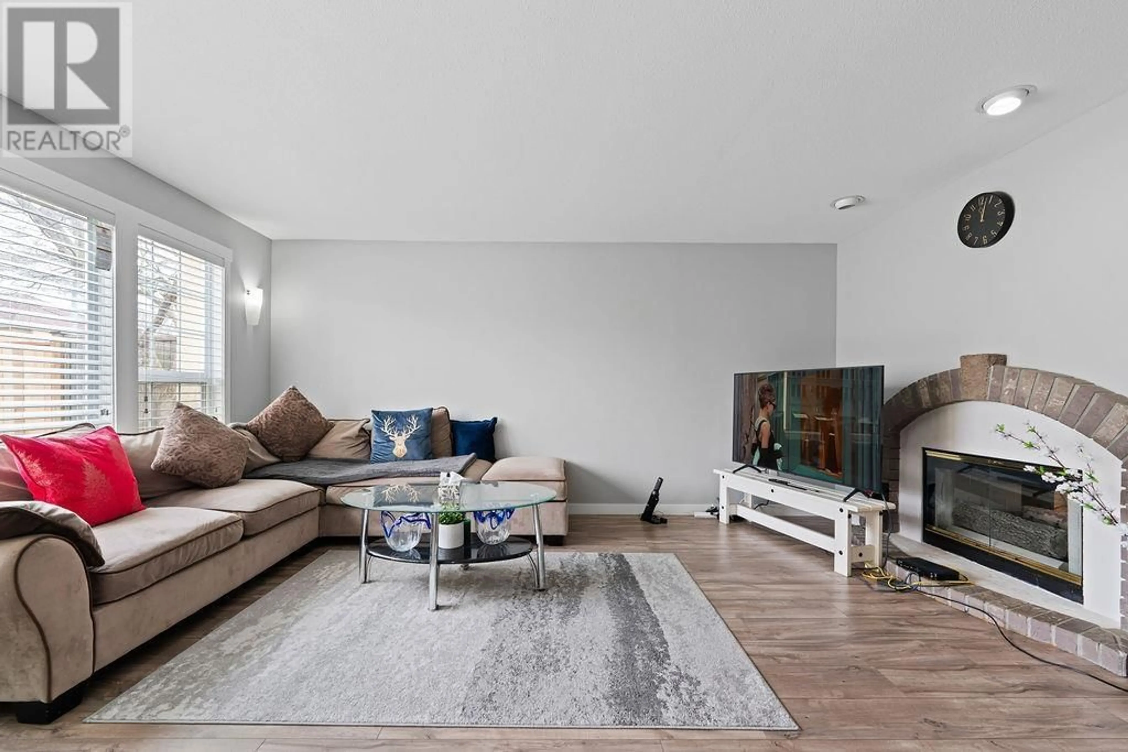 Living room with furniture, unknown for 10351 SWINTON CRESCENT, Richmond British Columbia V7A3S7