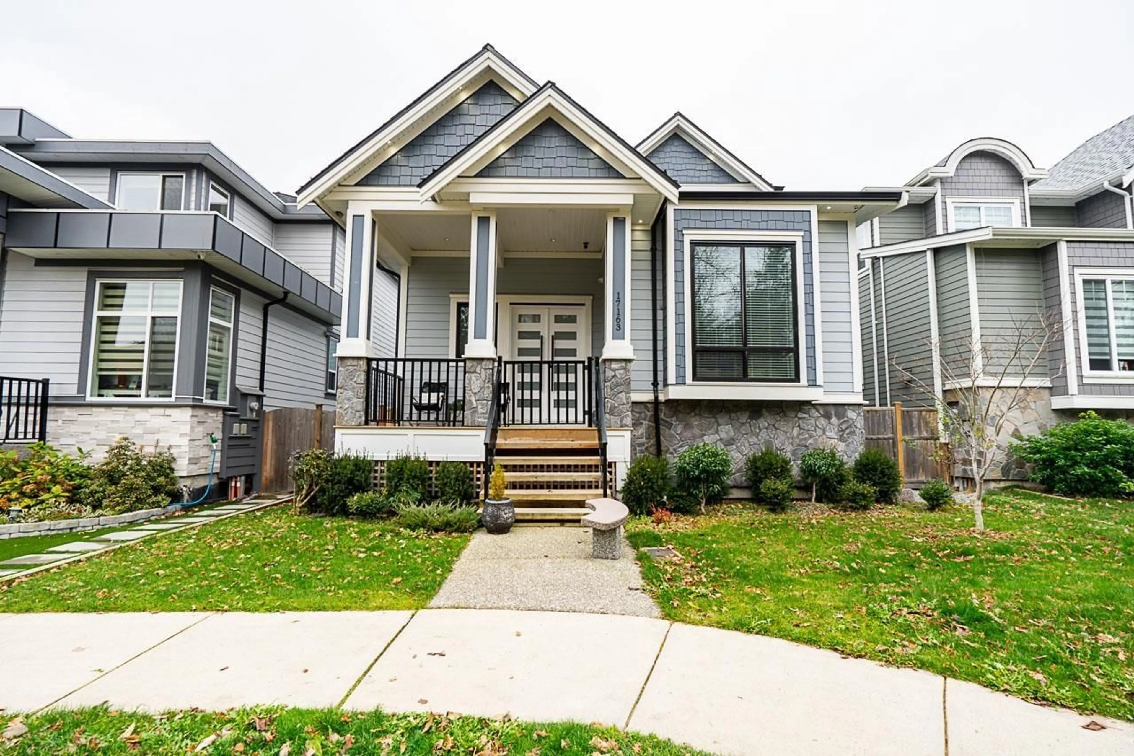 Home with vinyl exterior material, street for 17163 0A, Surrey British Columbia V3Z0Y9