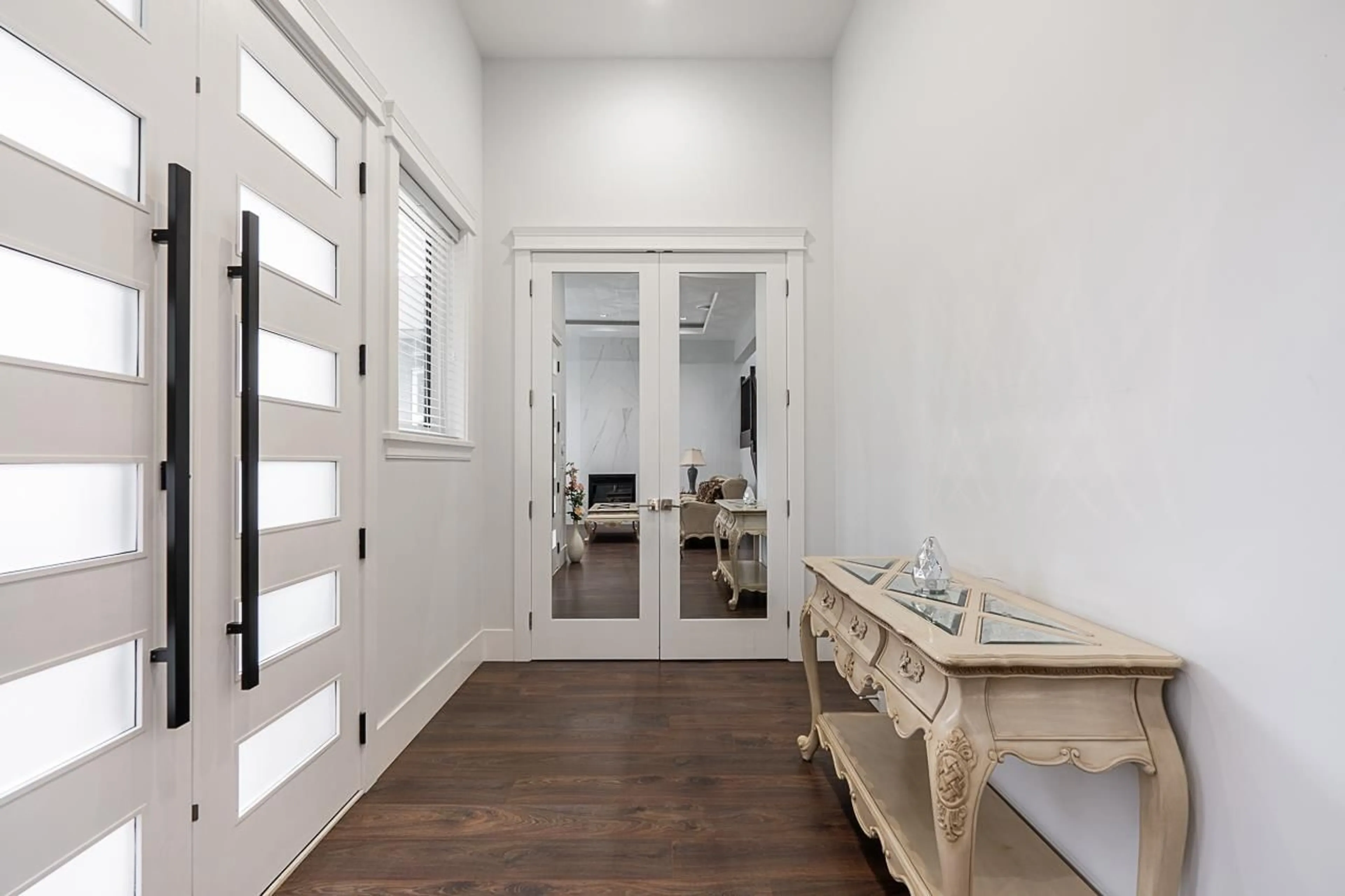 Indoor entryway for 17163 0A, Surrey British Columbia V3Z0Y9