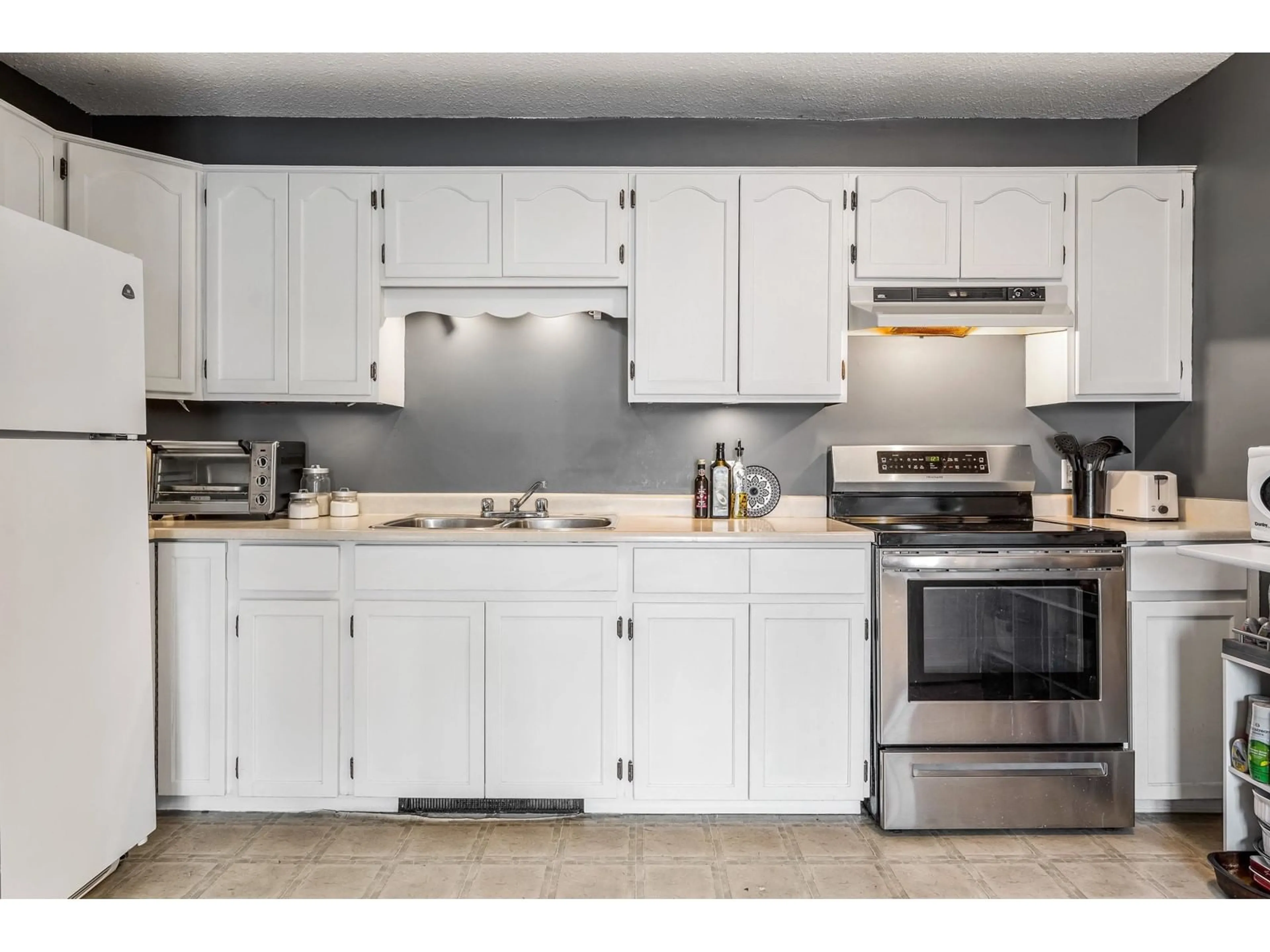 Standard kitchen, unknown for 6 - 45882 CHEAM AVENUE, Chilliwack British Columbia V2P1N6