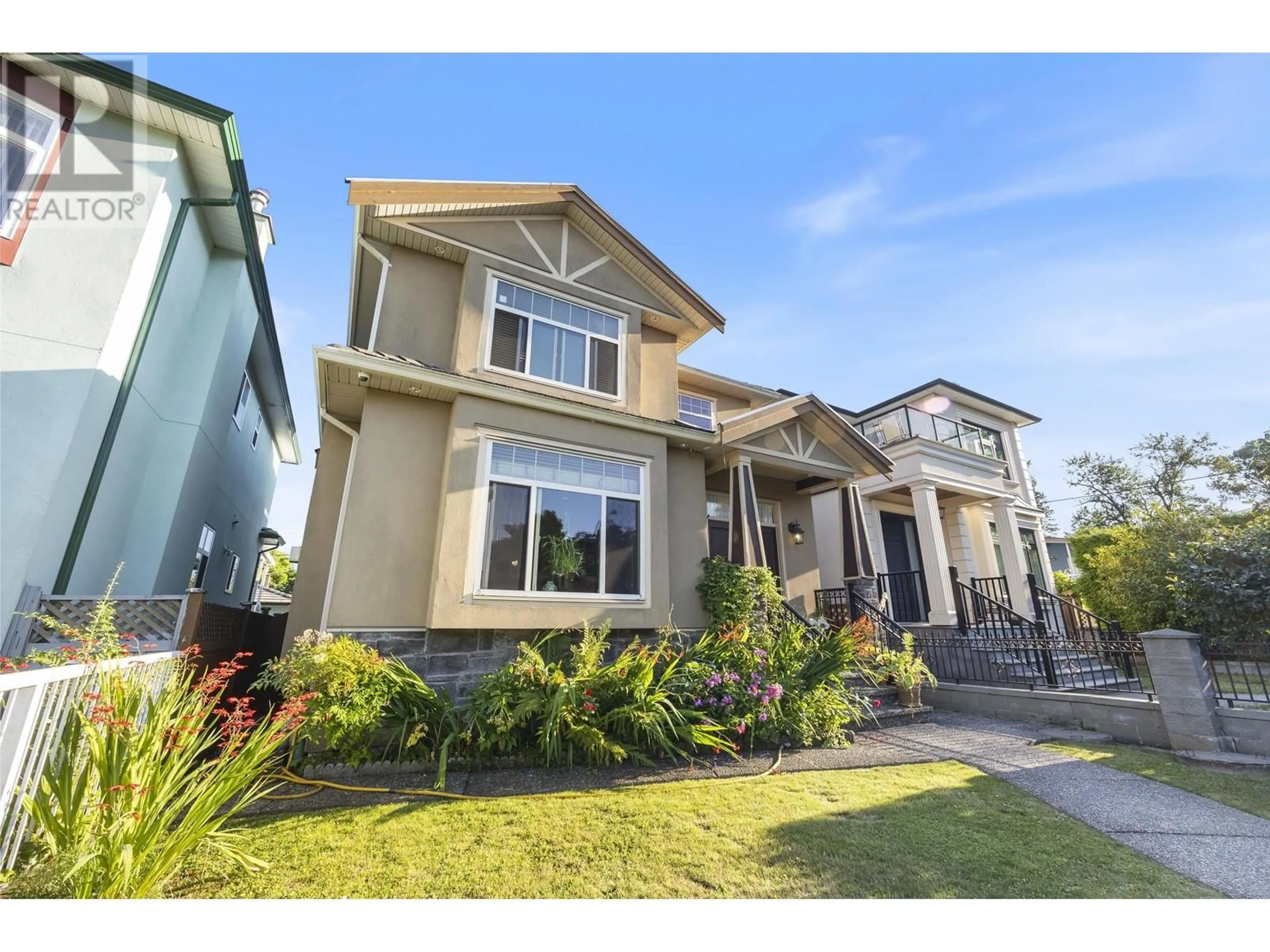 Home with vinyl exterior material, street for 36 54TH AVENUE, Vancouver British Columbia V5X1K5