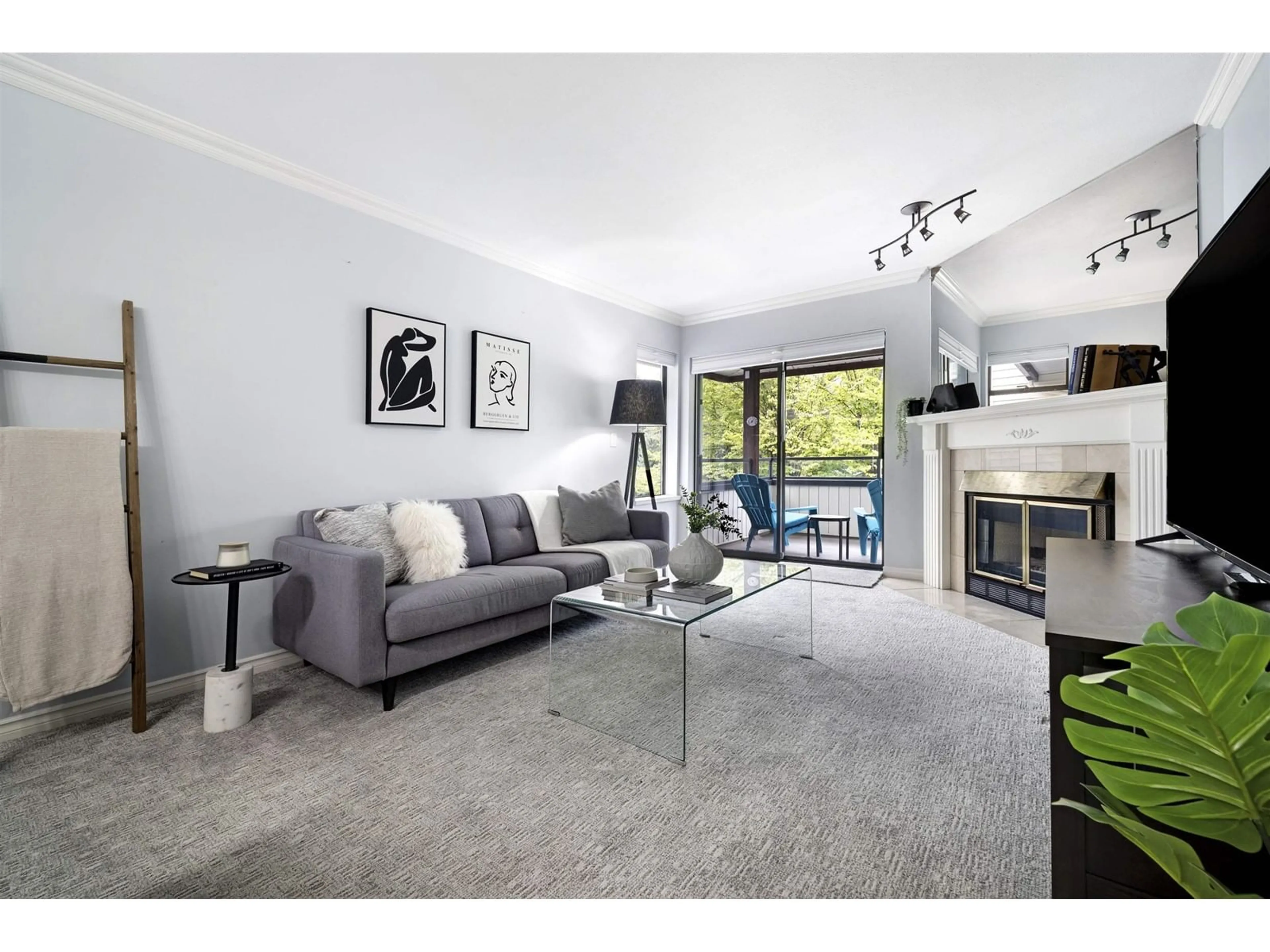Living room with furniture, unknown for 206 - 15153 98, Surrey British Columbia V3R9M8