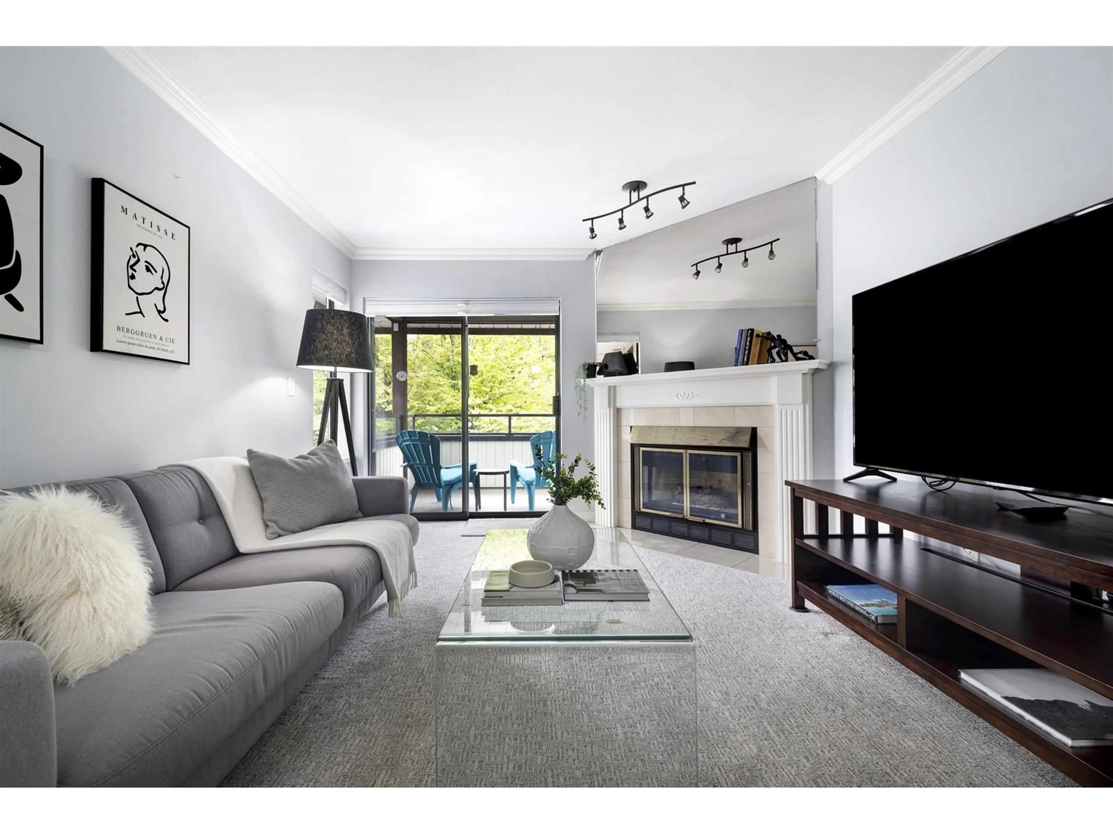 Living room with furniture, unknown for 206 - 15153 98, Surrey British Columbia V3R9M8