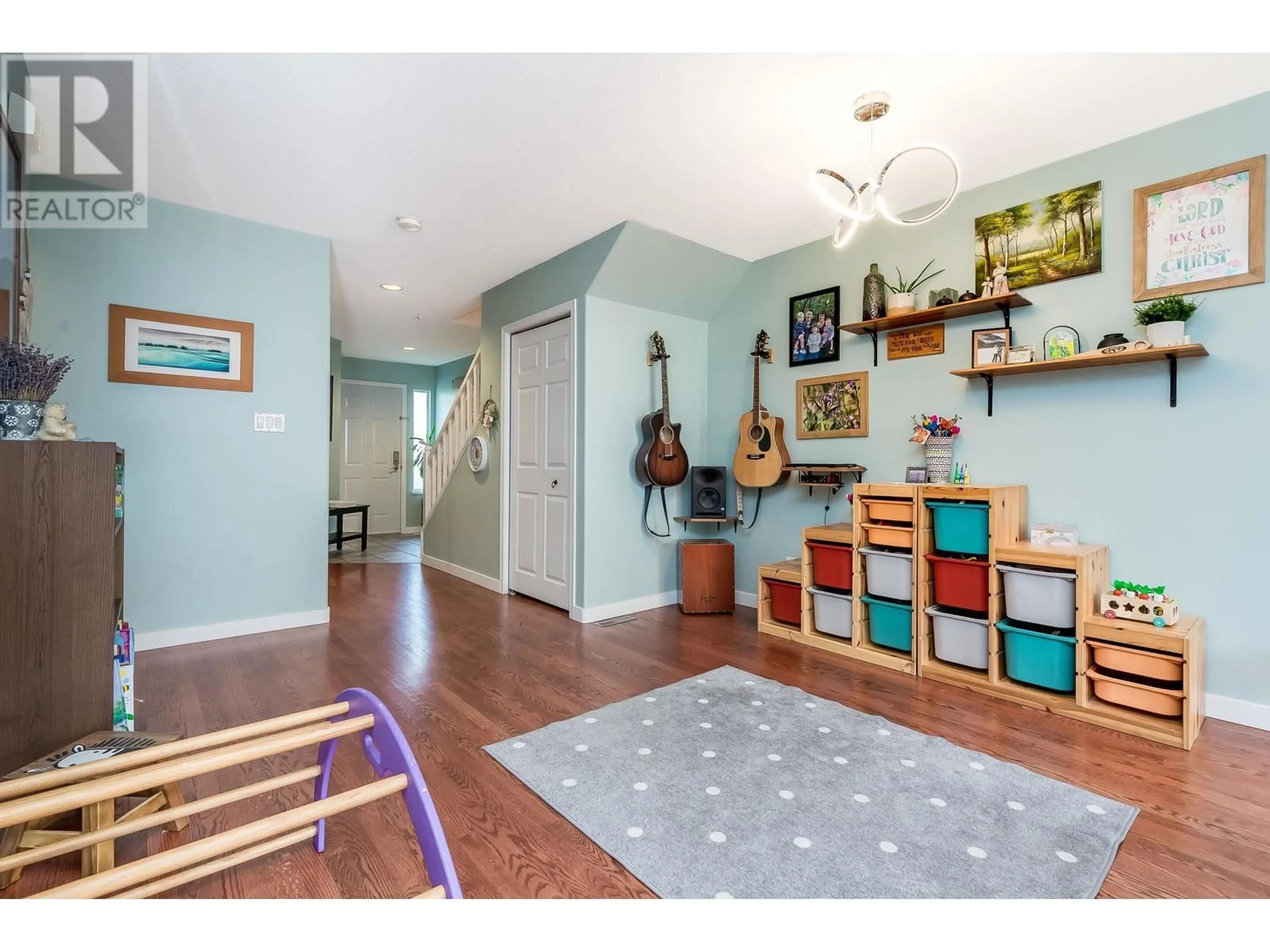 Indoor entryway for 16 - 1370 RIVERWOOD GATE, Port Coquitlam British Columbia V3B7V7